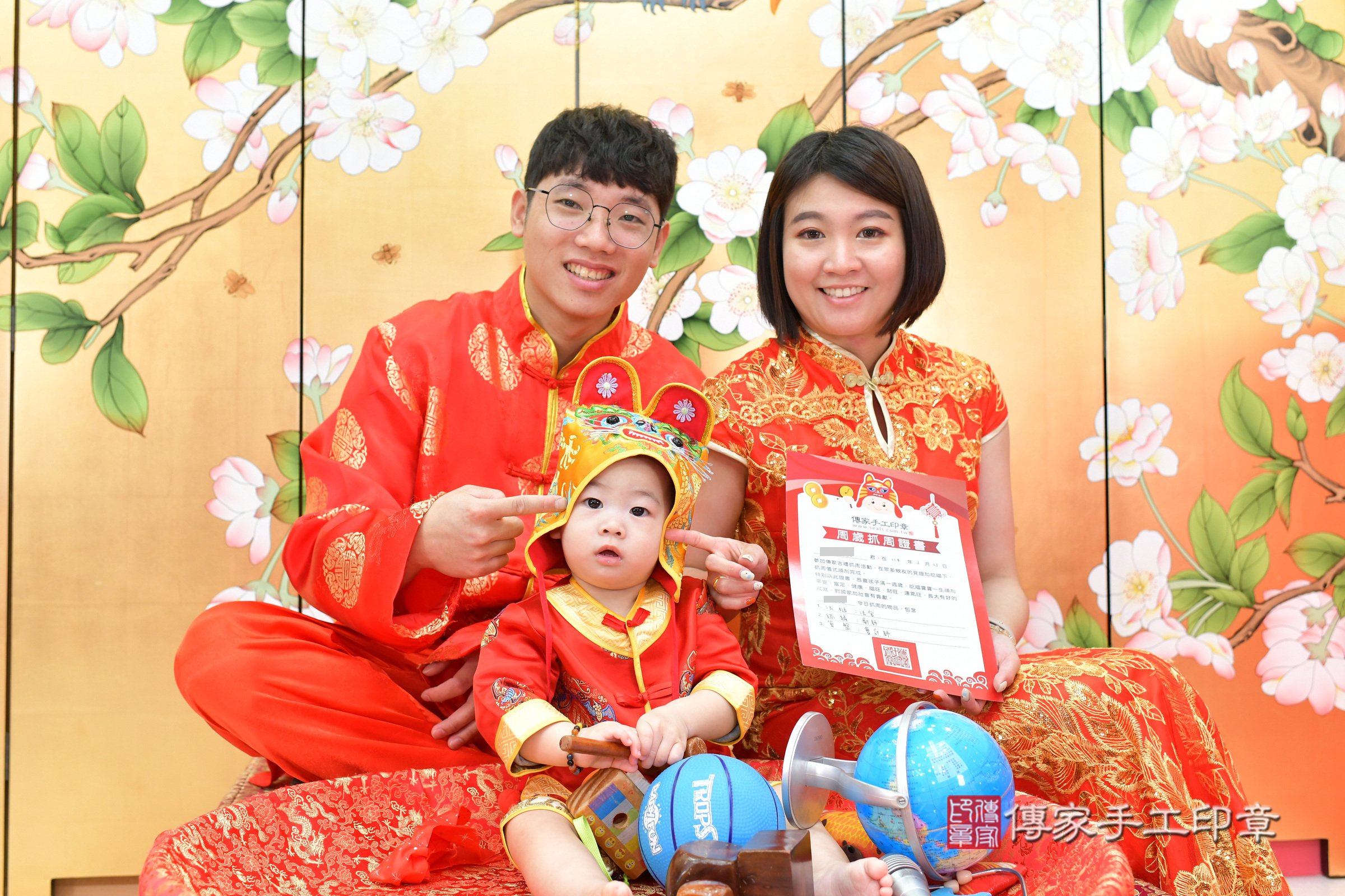 小銘寶寶抓周，成人與小孩古裝禮服照。地點：傳家「台中店」古禮會場，照片4