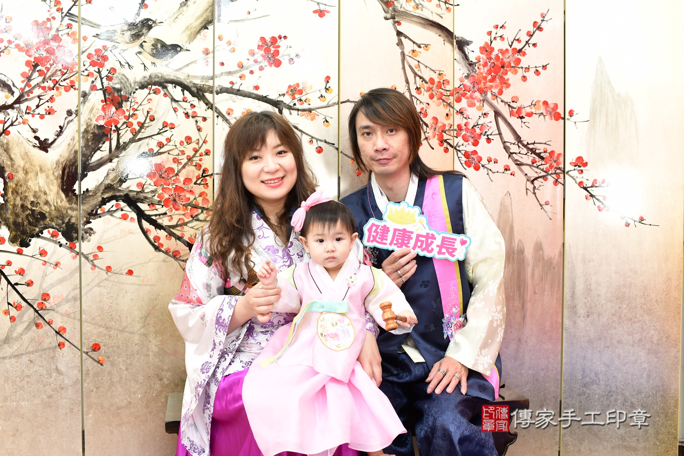 希希寶寶抓周，成人與小孩古裝禮服照。地點：傳家「新北店」古禮會場，照片2
