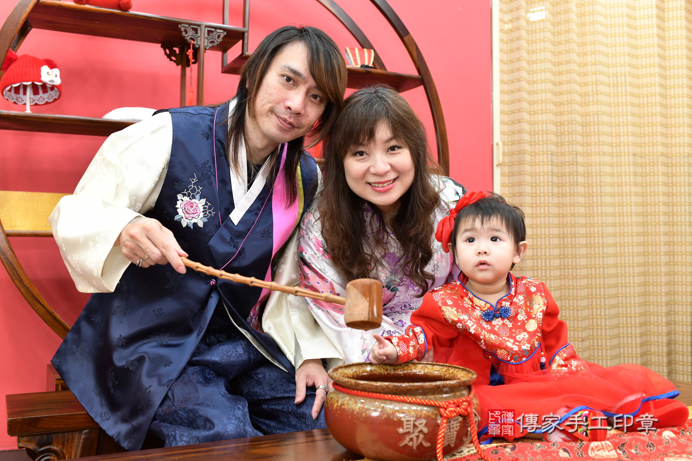 希希寶寶抓周，成人與小孩古裝禮服照。地點：傳家「新北店」古禮會場，照片3
