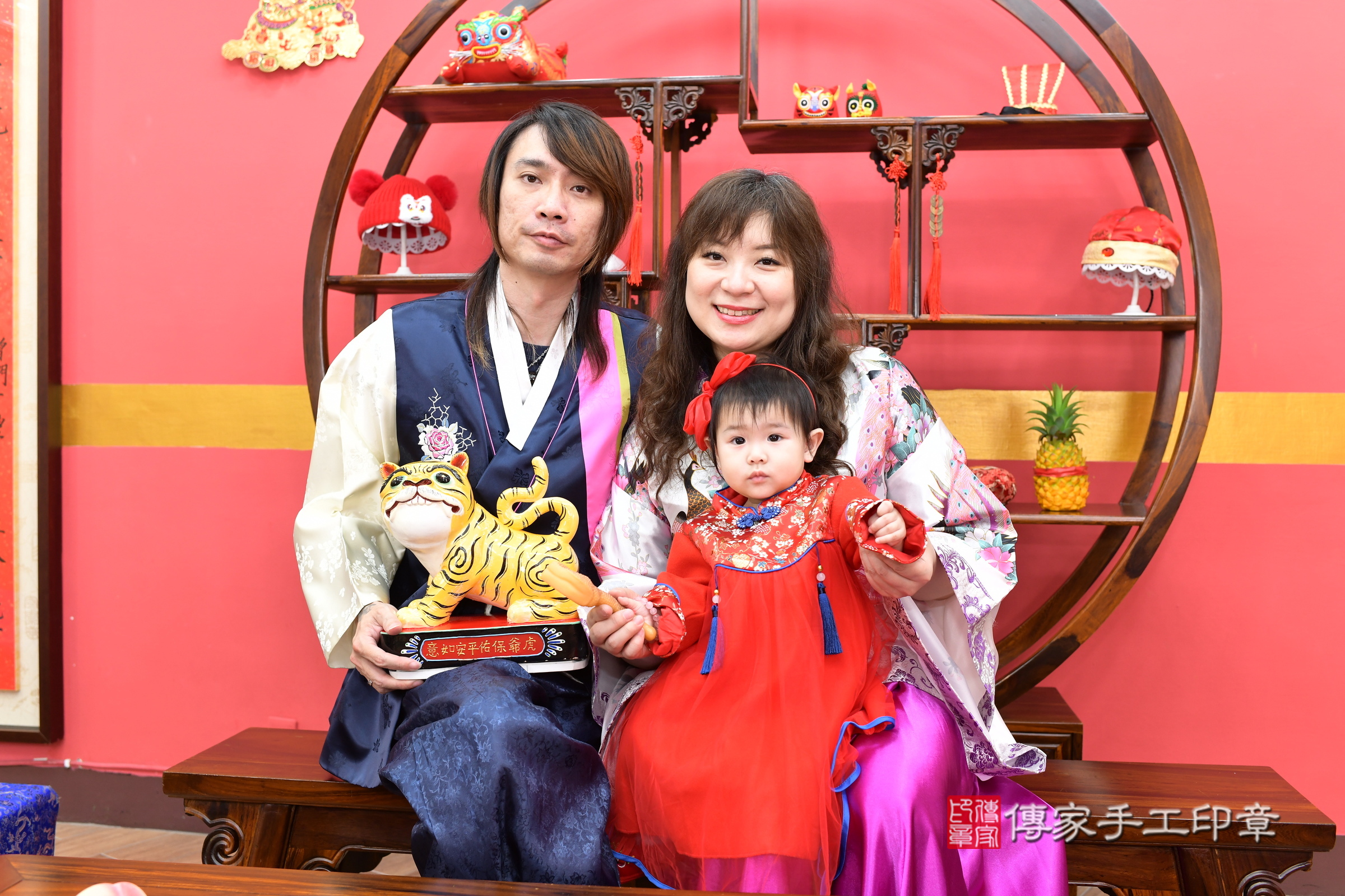 希希寶寶抓周，成人與小孩古裝禮服照。地點：傳家「新北店」古禮會場，照片4