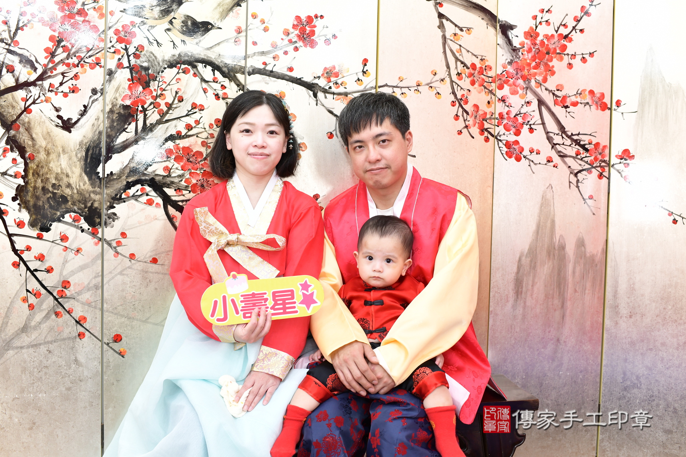 冬冬寶寶抓周，成人與小孩古裝禮服照。地點：傳家「新北店」古禮會場，照片2