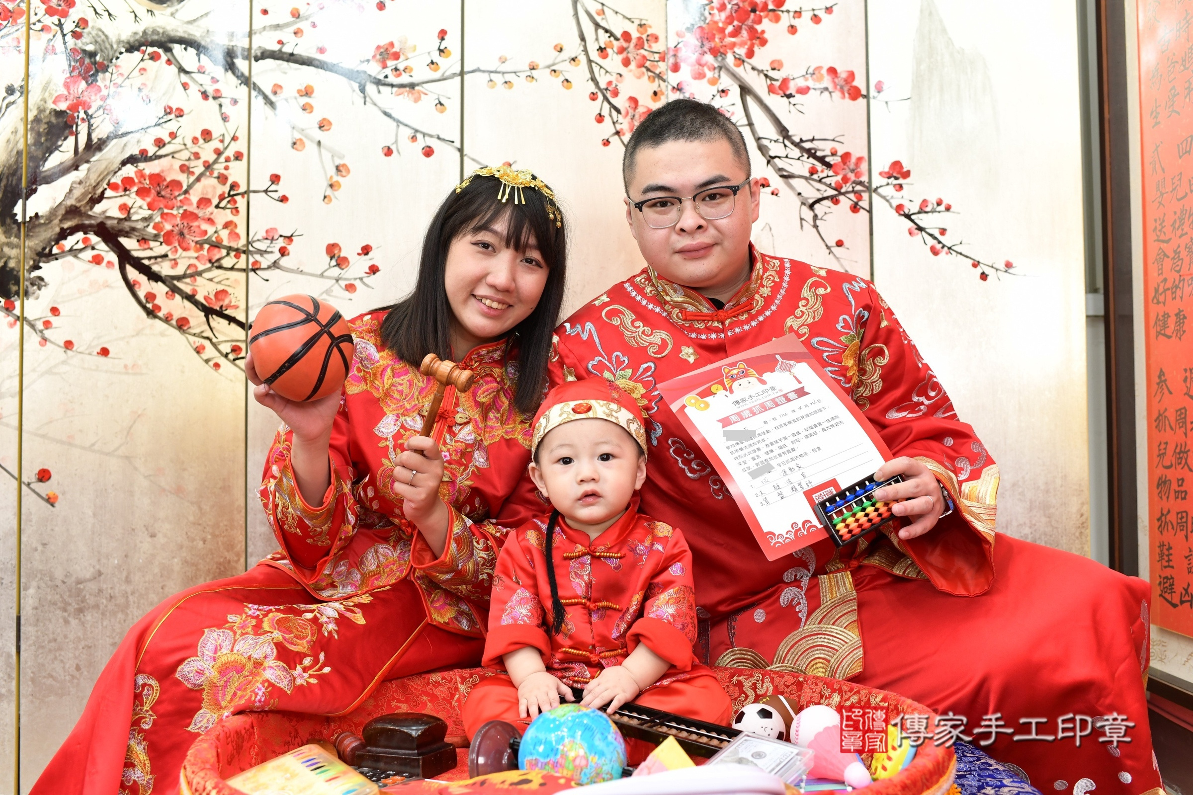 辰辰寶寶抓周，成人與小孩古裝禮服照。地點：傳家「新北店」古禮會場，照片4