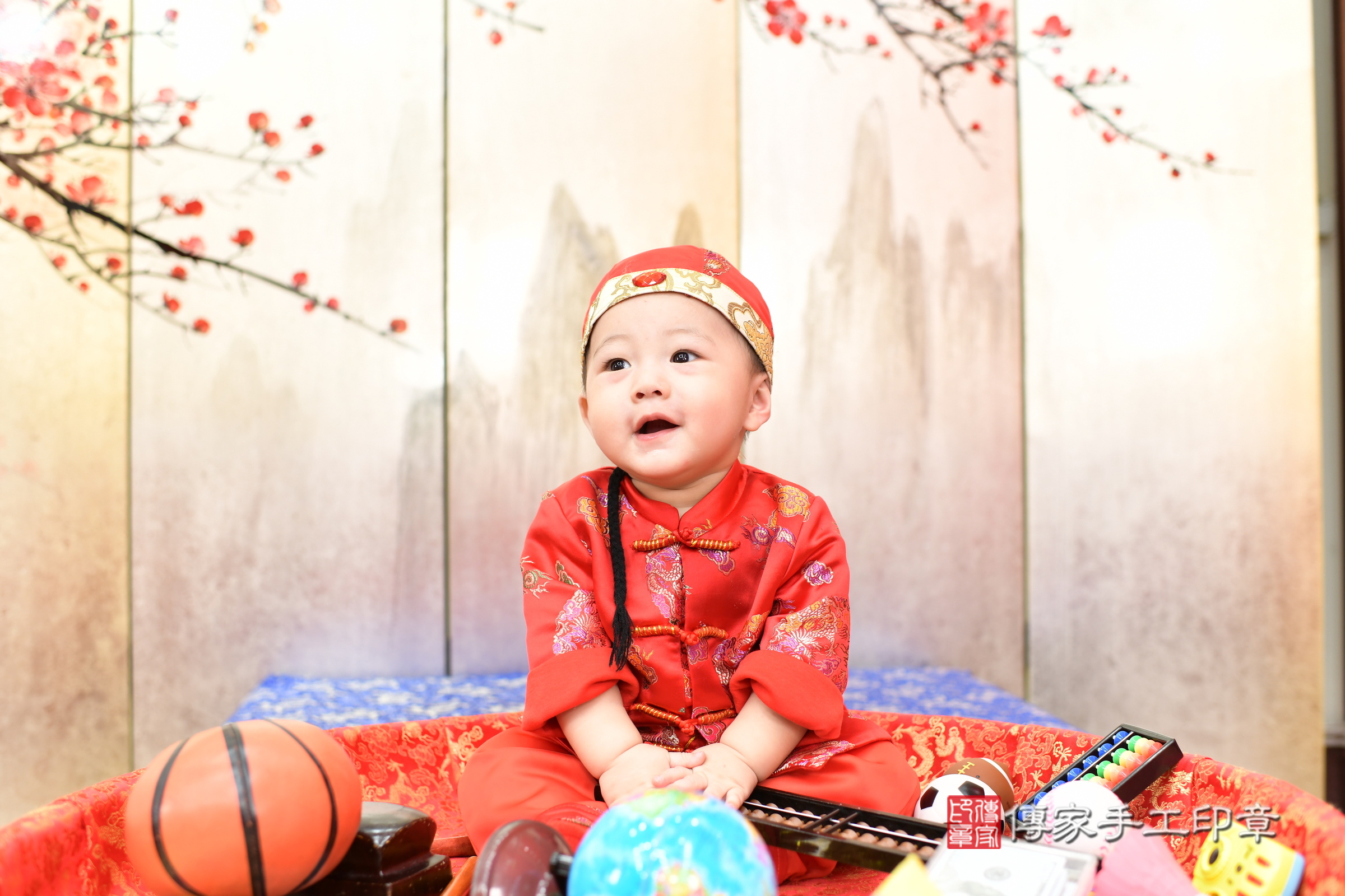 辰辰寶寶抓周，小孩古裝禮服照。地點：傳家「新北店」古禮會場，照片1