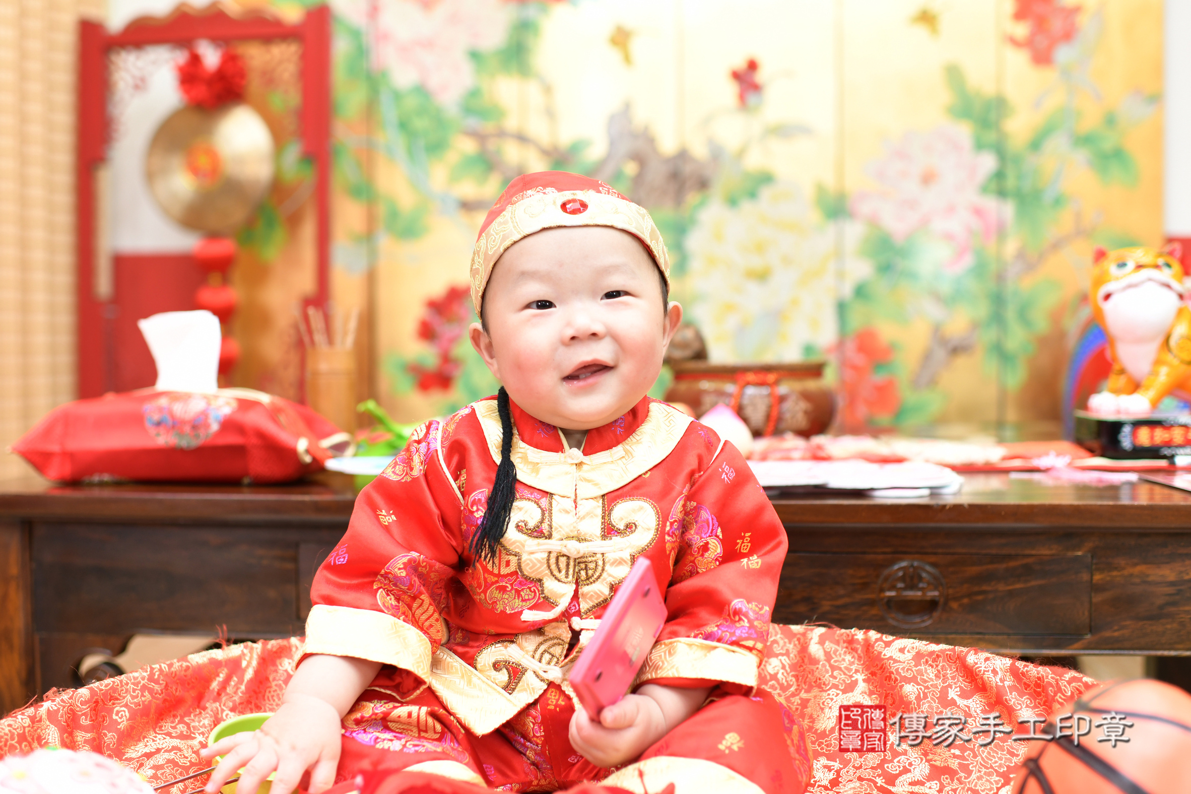 凡凡寶寶抓周，小孩古裝禮服照。地點：傳家「台北店」古禮會場，照片2