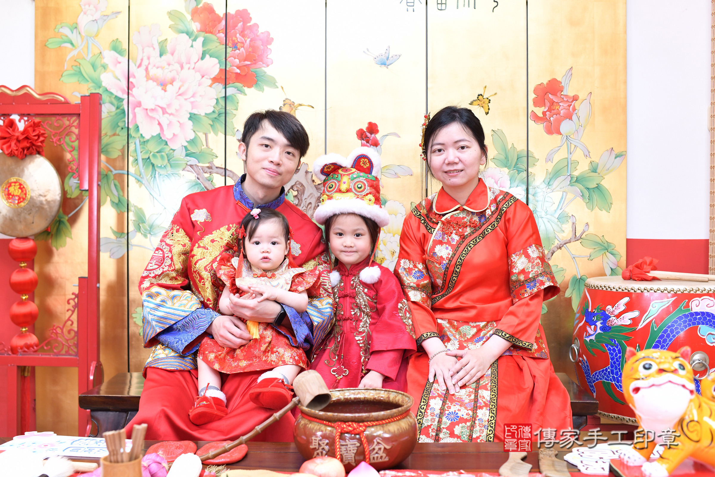 娜娜寶寶抓周，成人與小孩古裝禮服照。地點：傳家「台北店」古禮會場，照片2