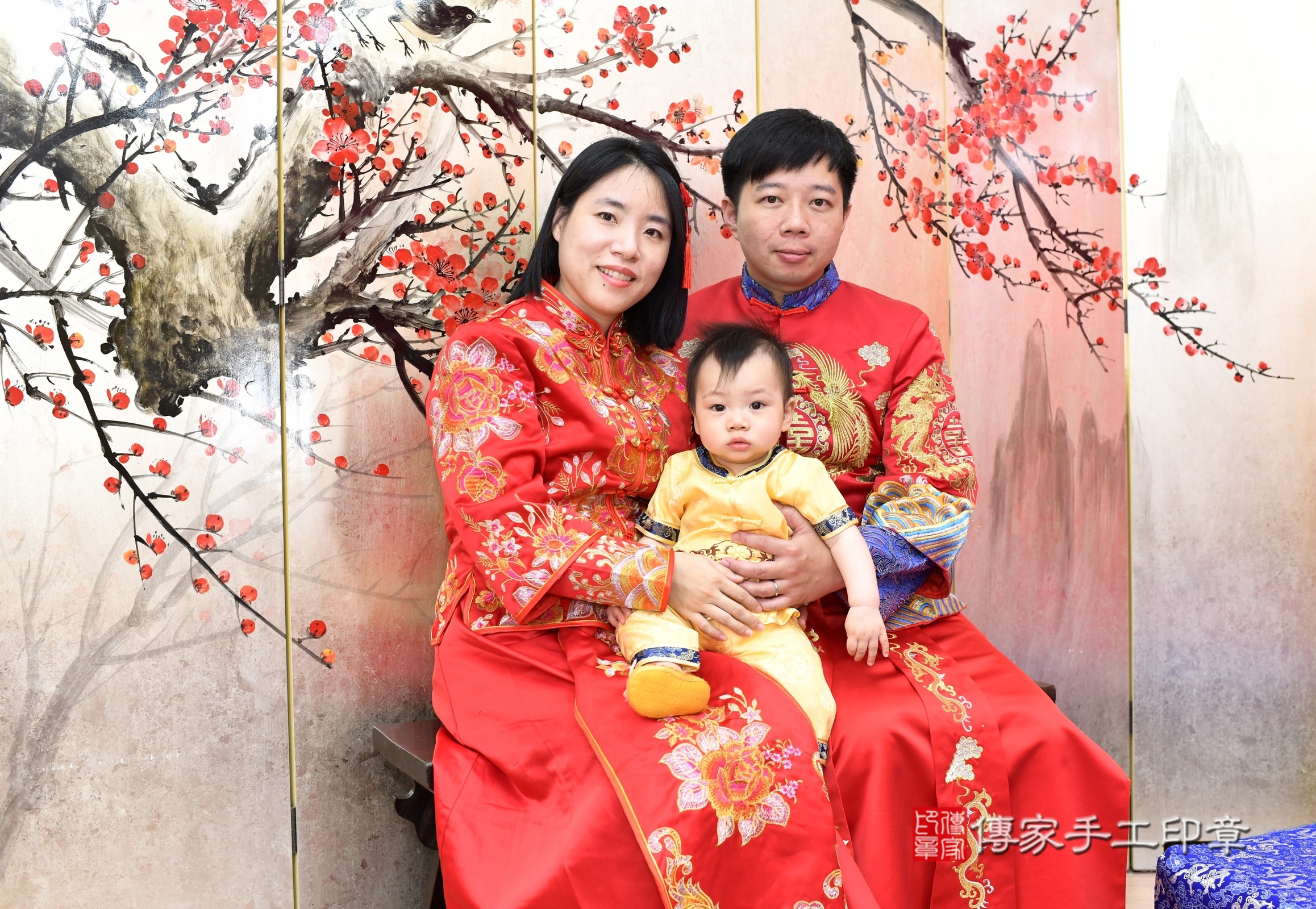 霆霆寶寶抓周，成人與小孩古裝禮服照。地點：傳家「新北店」古禮會場，照片3