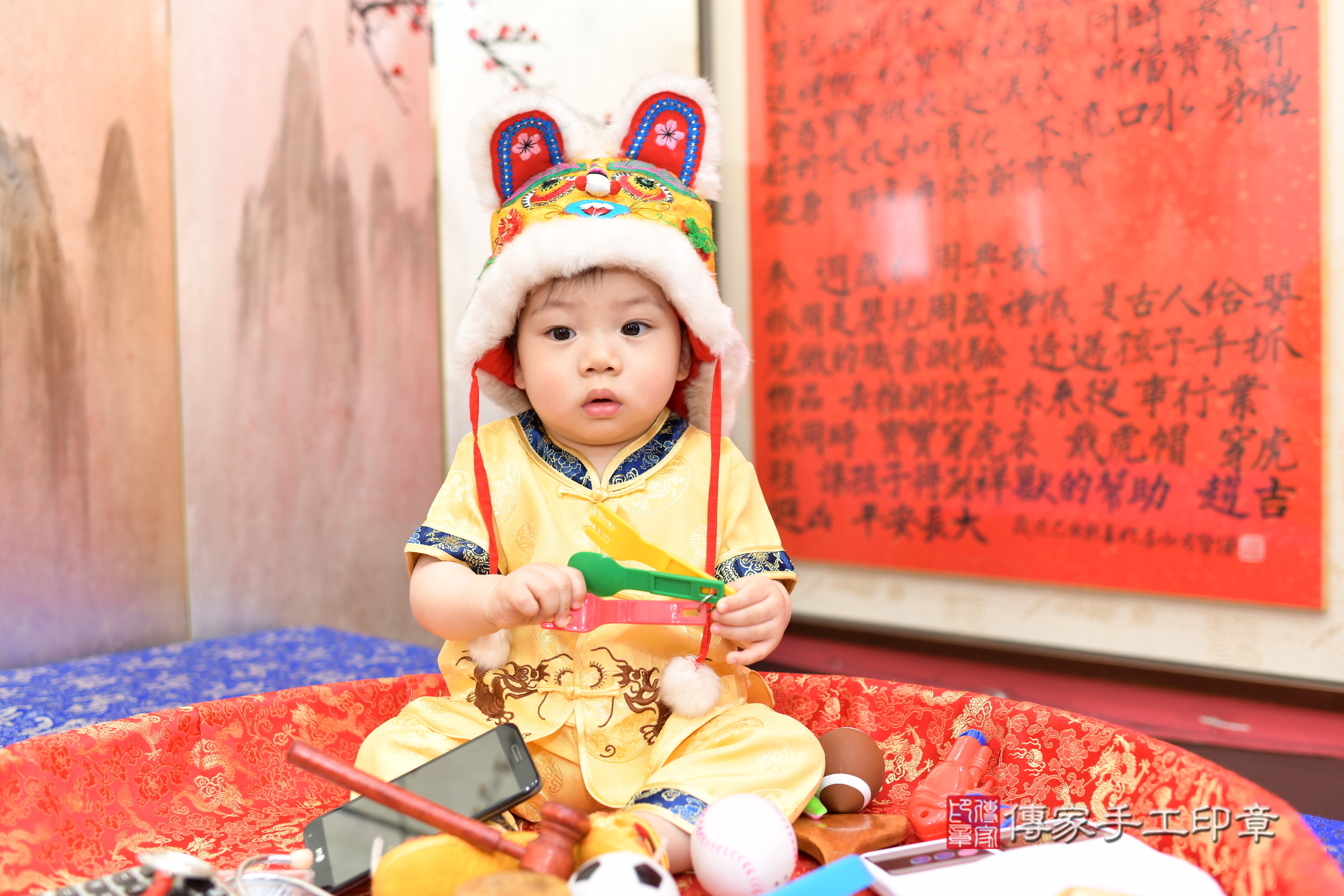 霆霆寶寶抓周，小孩古裝禮服照。地點：傳家「新北店」古禮會場，照片2