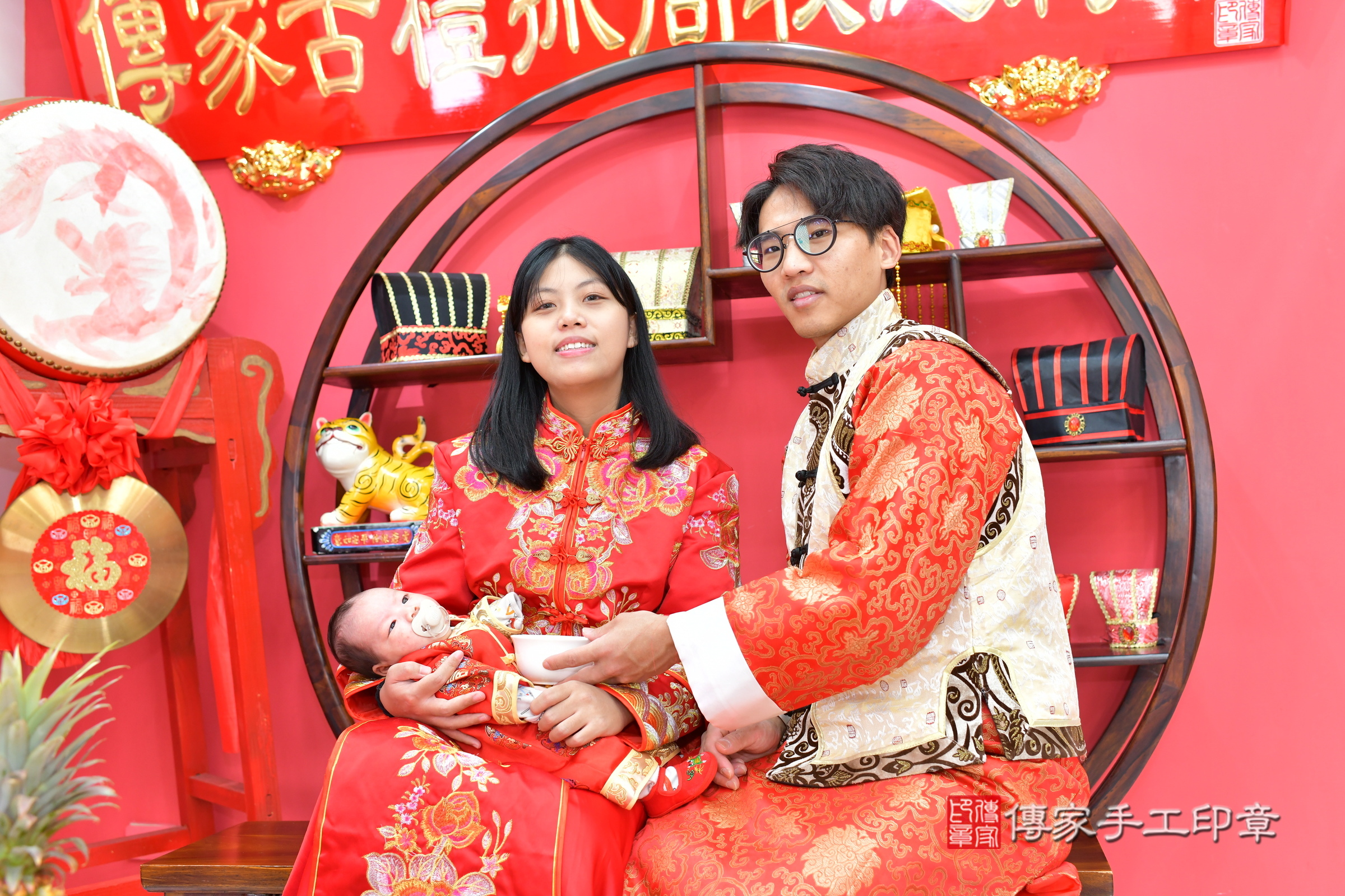 小滐寶寶剃頭，成人與小孩古裝禮服照。地點：傳家「台中店」古禮會場，照片3