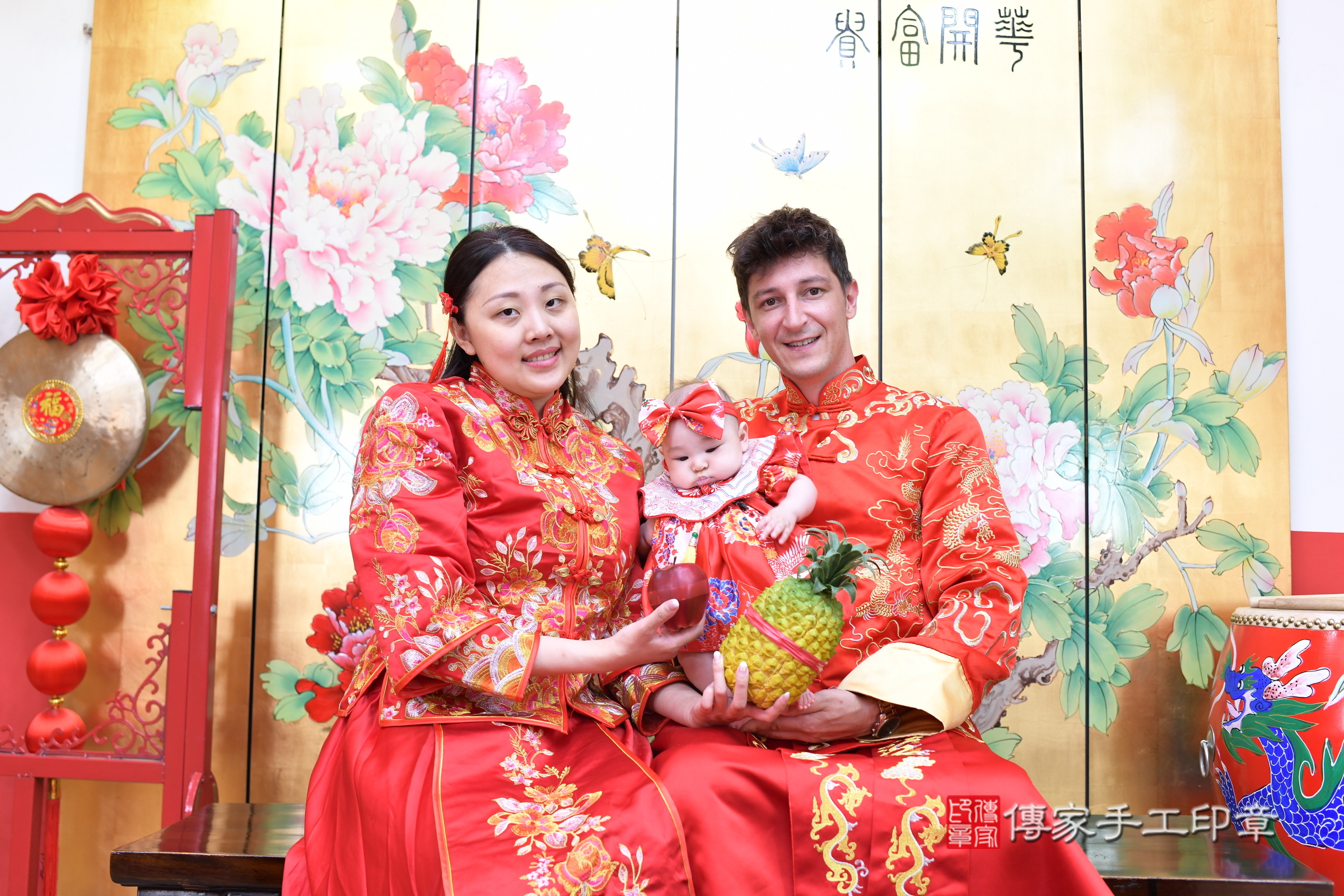 宸宸寶寶剃頭，成人與小孩古裝禮服照。地點：傳家「台北店」古禮會場，照片4