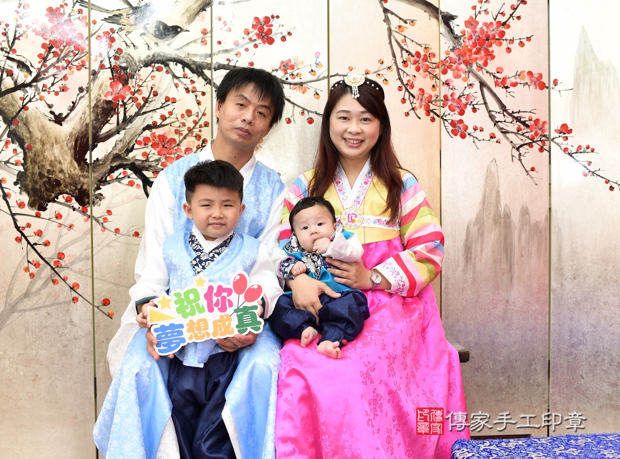 小誠寶寶收涎，成人與小孩古裝禮服照。地點：傳家「新北店」古禮會場，照片4