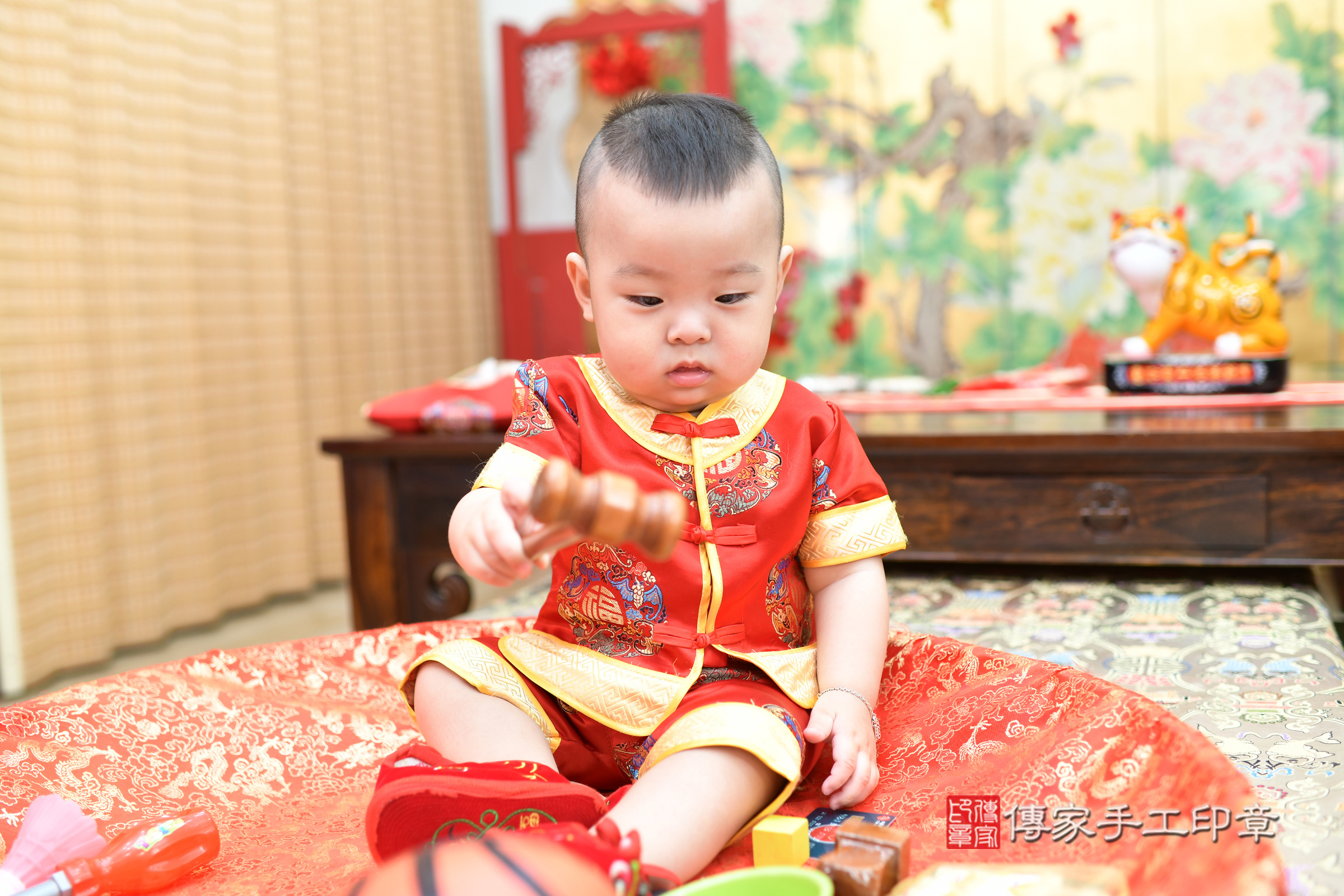 元元寶寶抓周，小孩古裝禮服照。地點：傳家「台北店」古禮會場，照片2