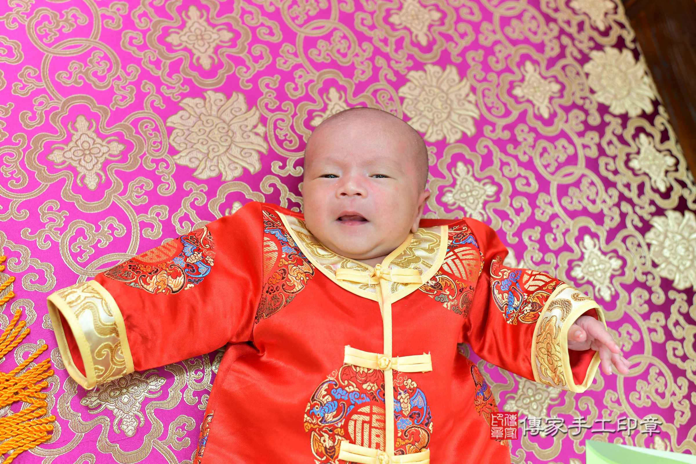 佑佑寶寶剃頭，小孩古裝禮服照。地點：傳家「台中店」古禮會場，照片1