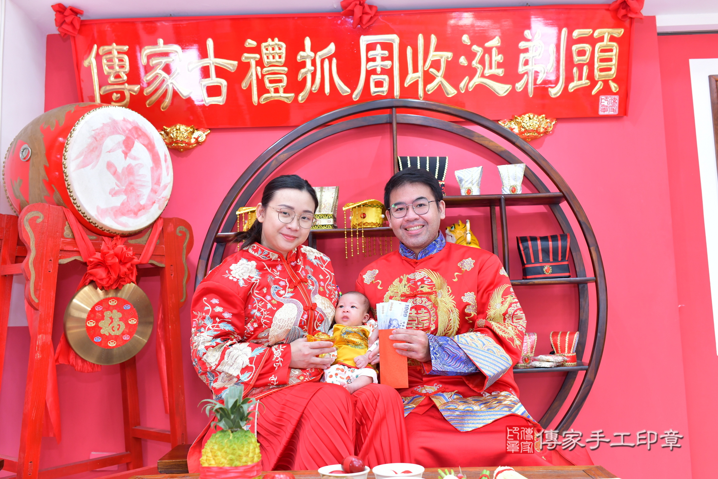 娜娜寶寶剃頭，成人與小孩古裝禮服照。地點：傳家「台中店」古禮會場，照片2