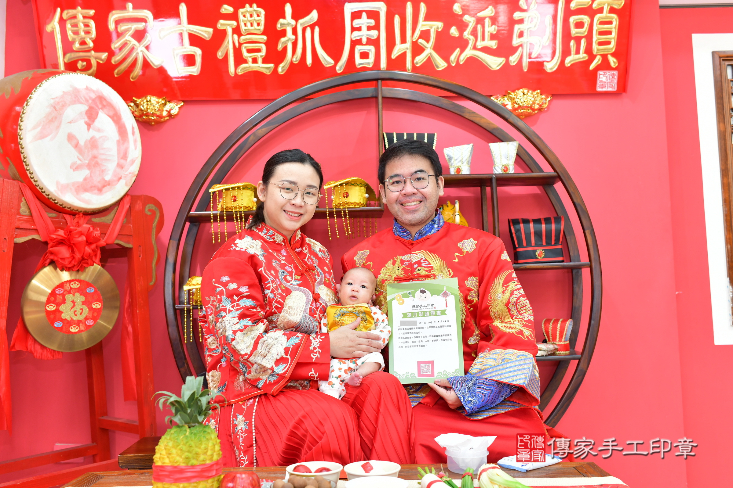 娜娜寶寶剃頭，成人與小孩古裝禮服照。地點：傳家「台中店」古禮會場，照片4