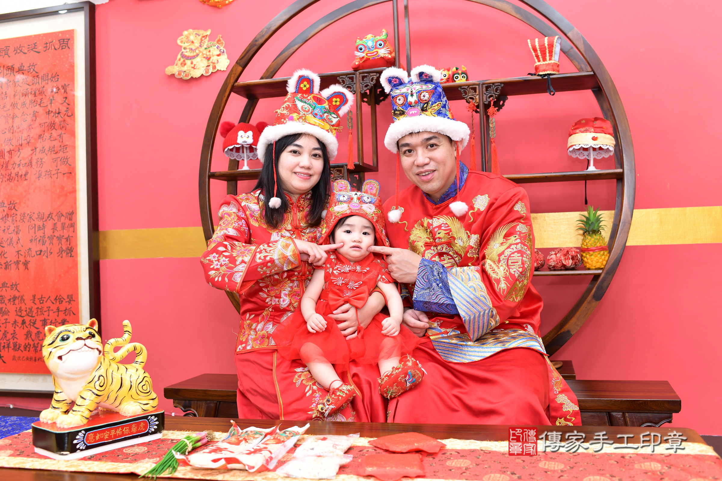嫚嫚寶寶抓周，成人與小孩古裝禮服照。地點：傳家「新北店」古禮會場，照片4