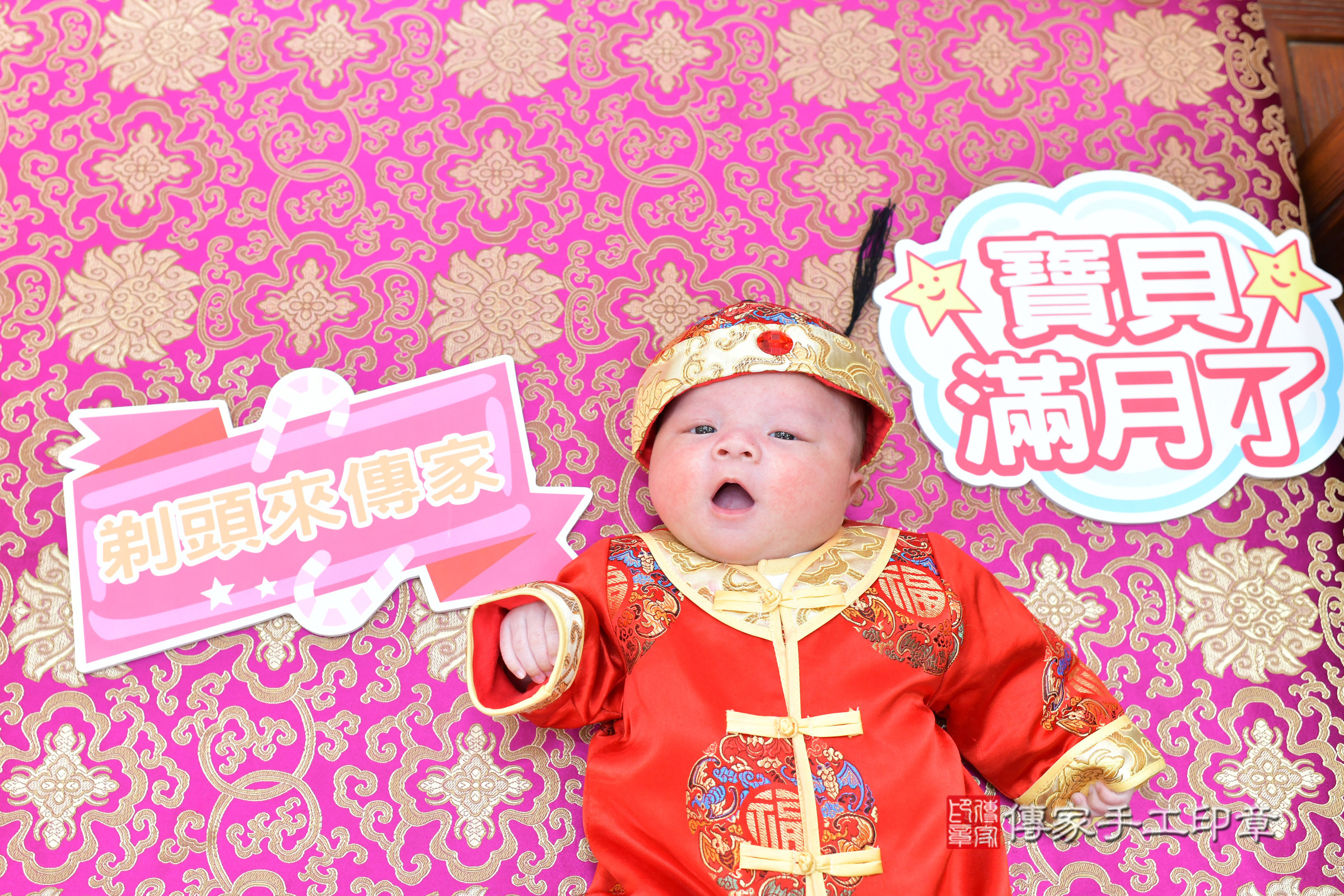 晨晨寶寶剃頭，小孩古裝禮服照。地點：傳家「台中店」古禮會場，照片1