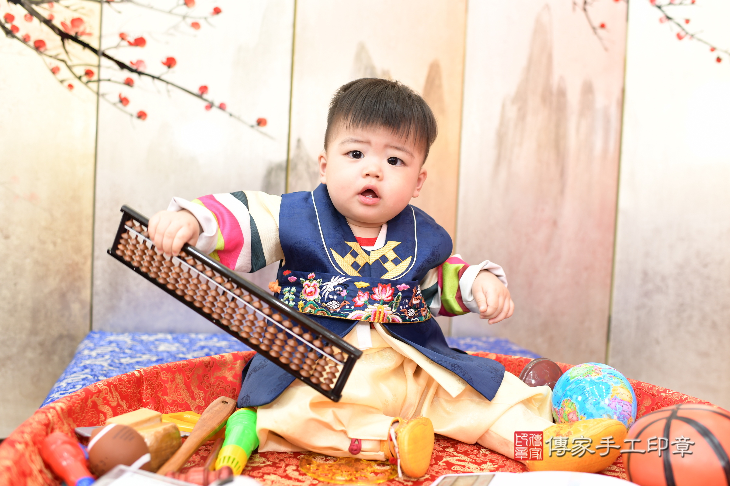 小曦寶寶抓周，小孩古裝禮服照。地點：傳家「新北店」古禮會場，照片1