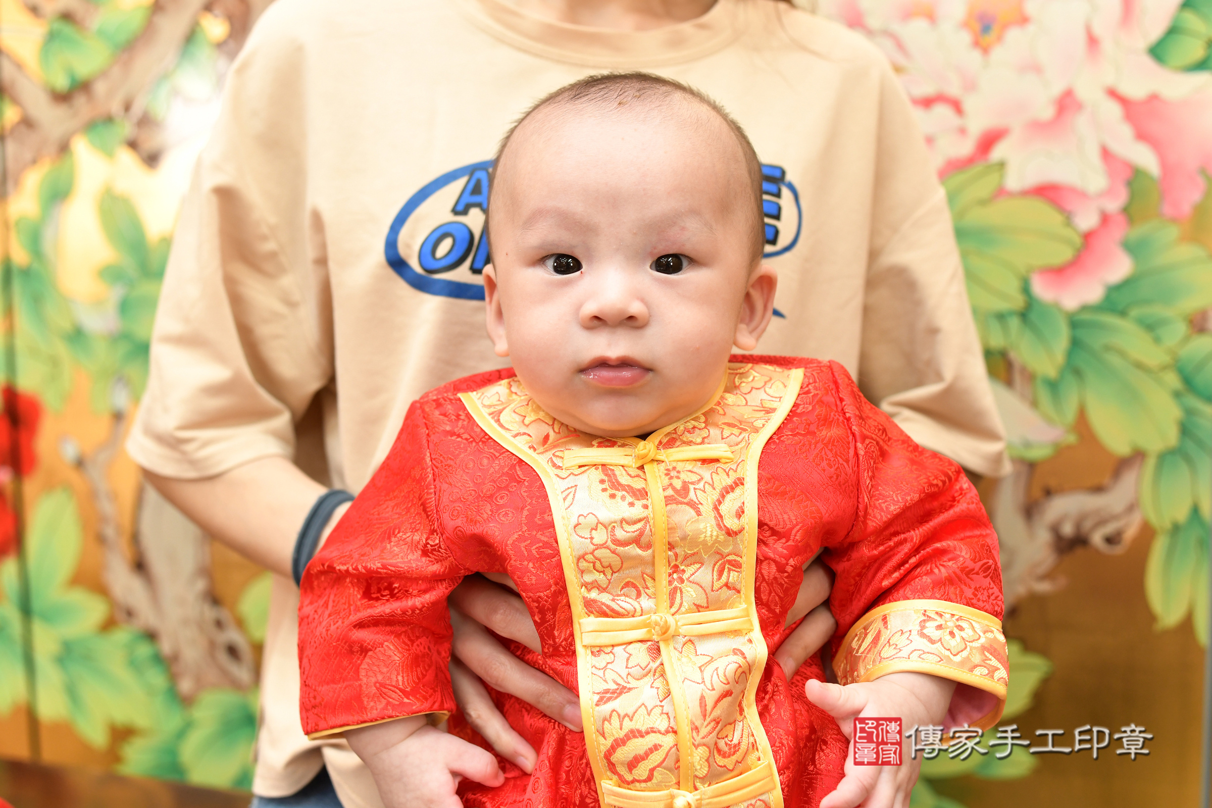 宸宸寶寶收涎，小孩古裝禮服照。地點：傳家「台北店」古禮會場，照片2