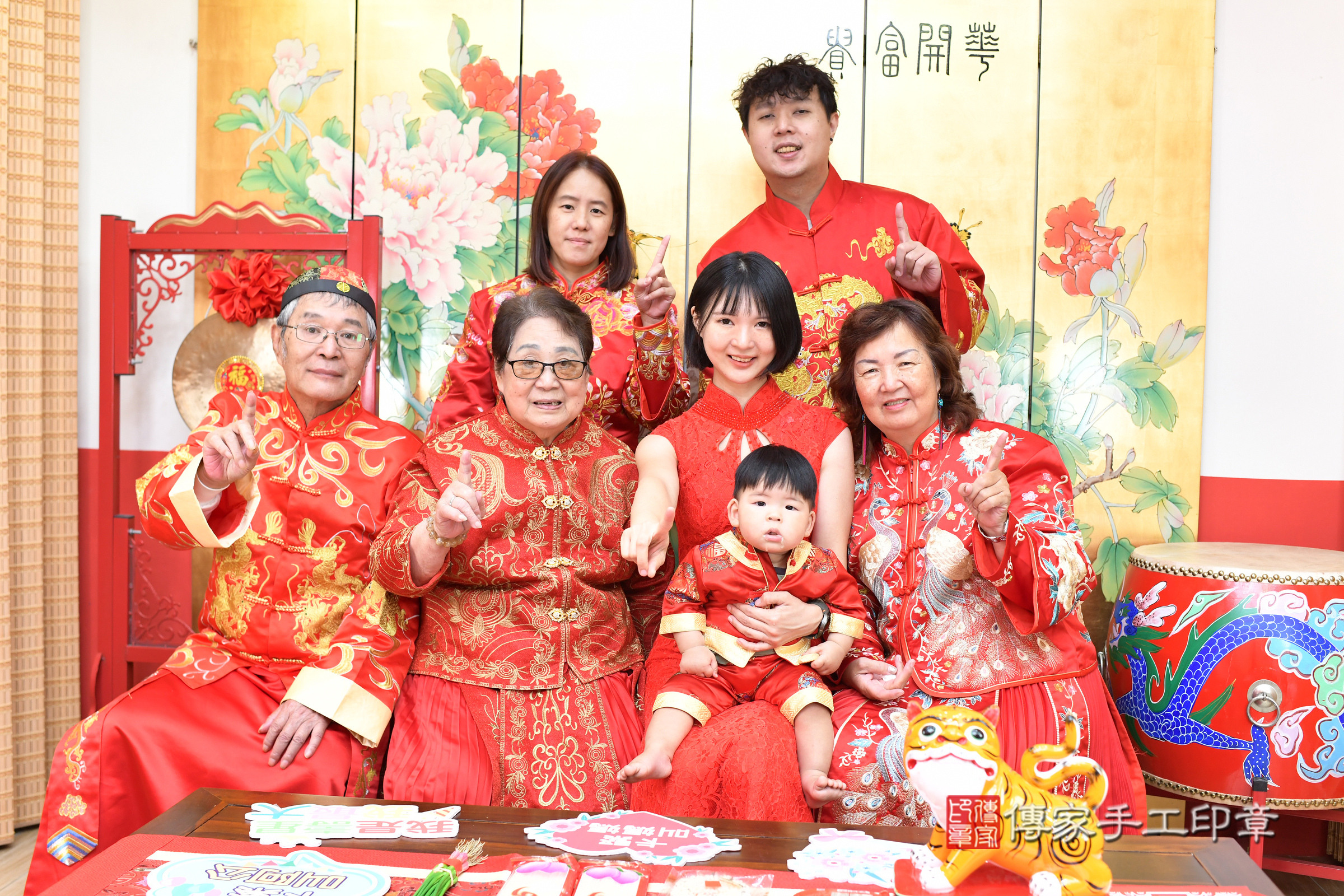 小泊寶寶抓周，成人與小孩古裝禮服照。地點：傳家「台北店」古禮會場，照片4