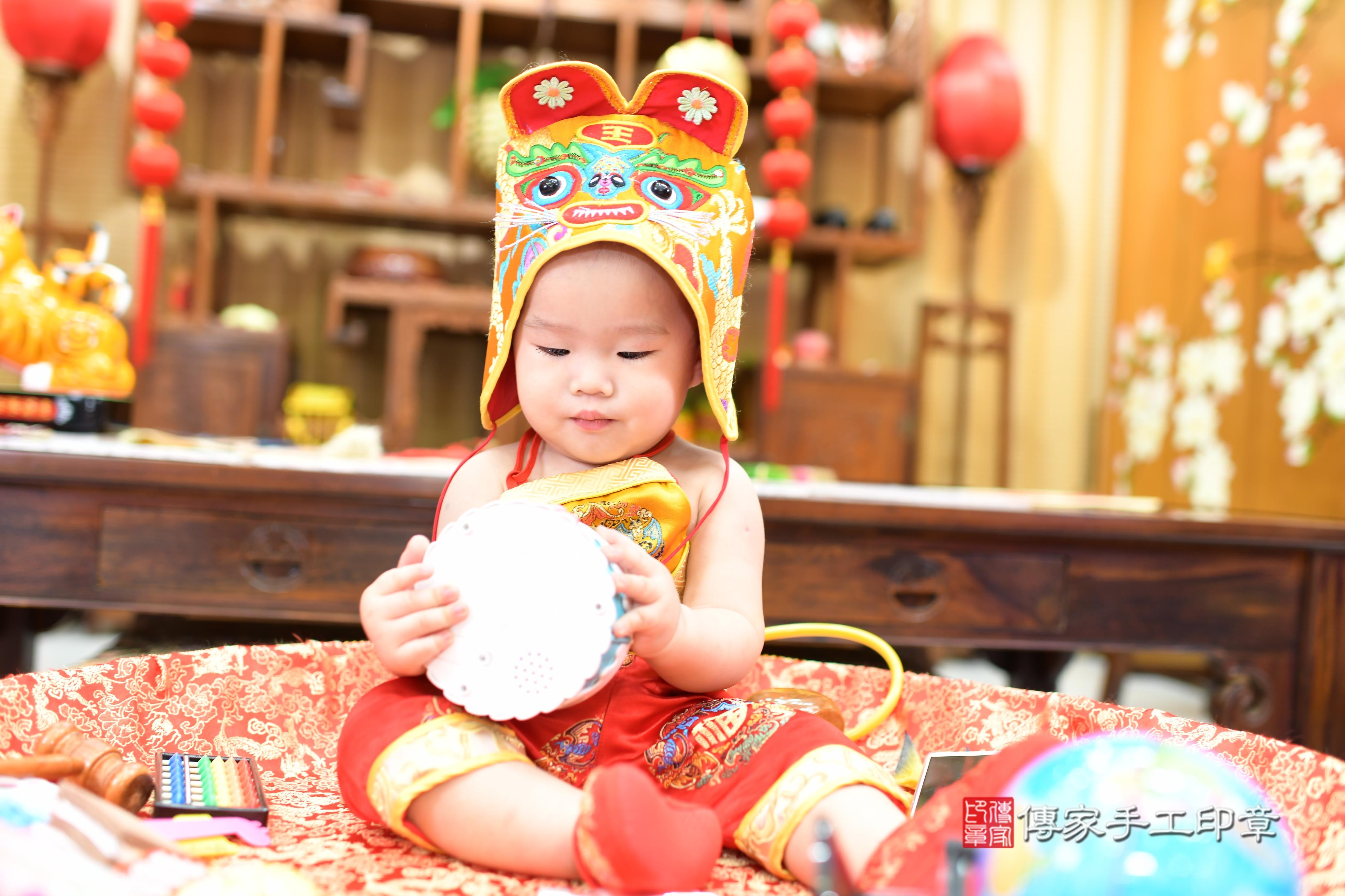 洋洋寶貝抓周，小孩古裝禮服照。地點：傳家「台南店」古禮會場