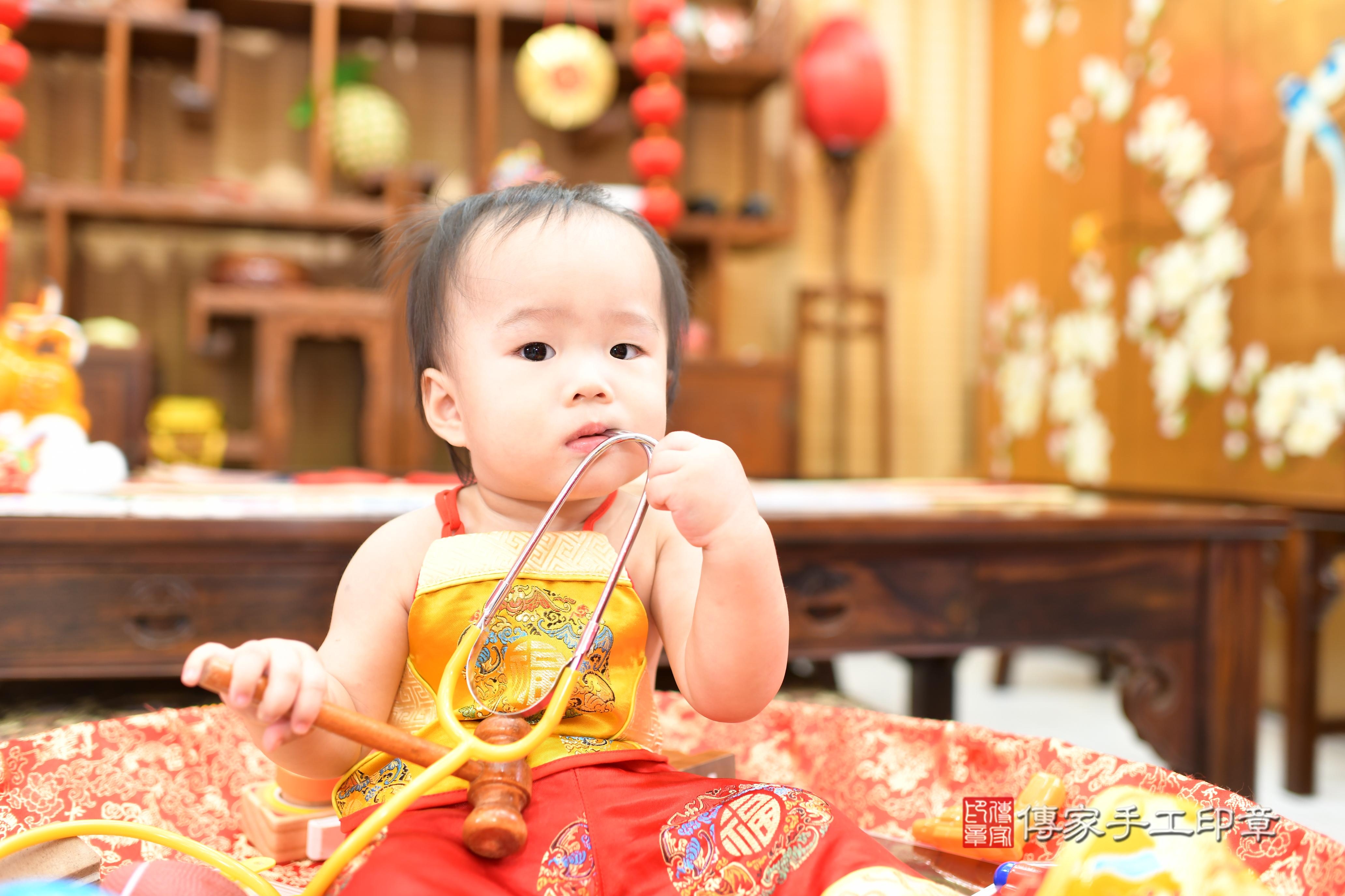 洋洋寶貝抓周，小孩古裝禮服照。地點：傳家「台南店」古禮會場