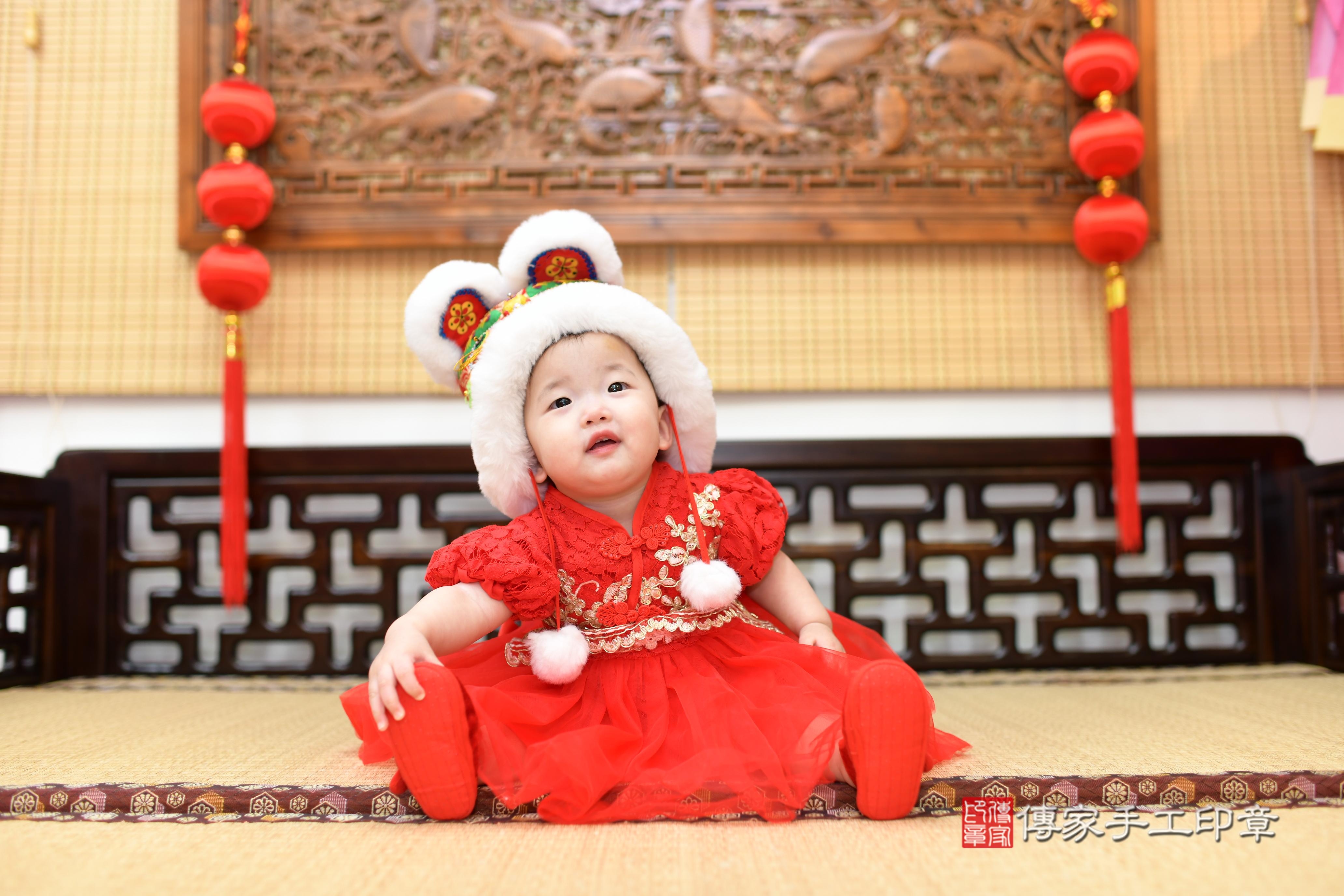 玥玥寶貝抓周，小孩古裝禮服照。地點：傳家「台南店」古禮會場