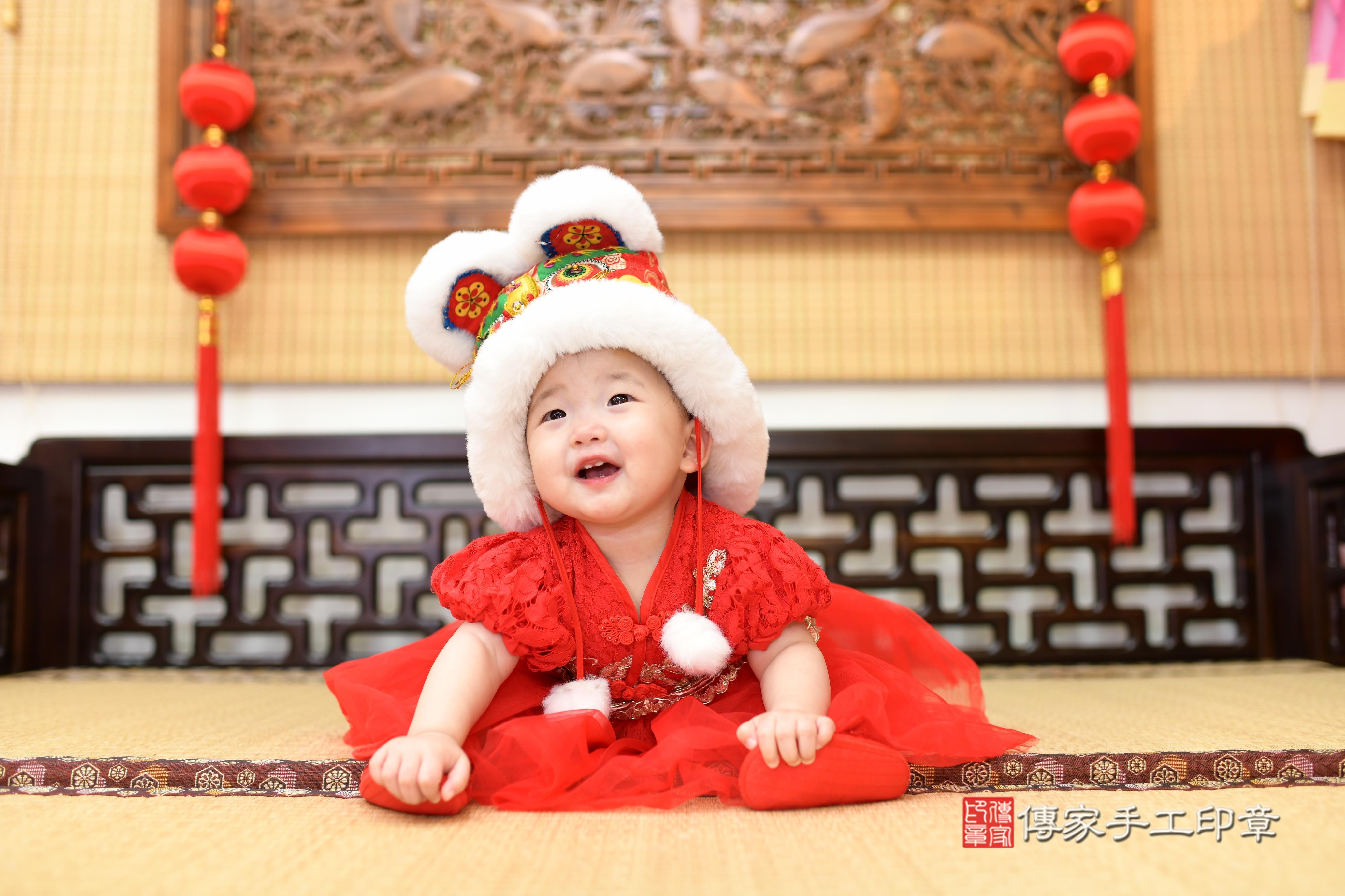 玥玥寶貝抓周，小孩古裝禮服照。地點：傳家「台南店」古禮會場