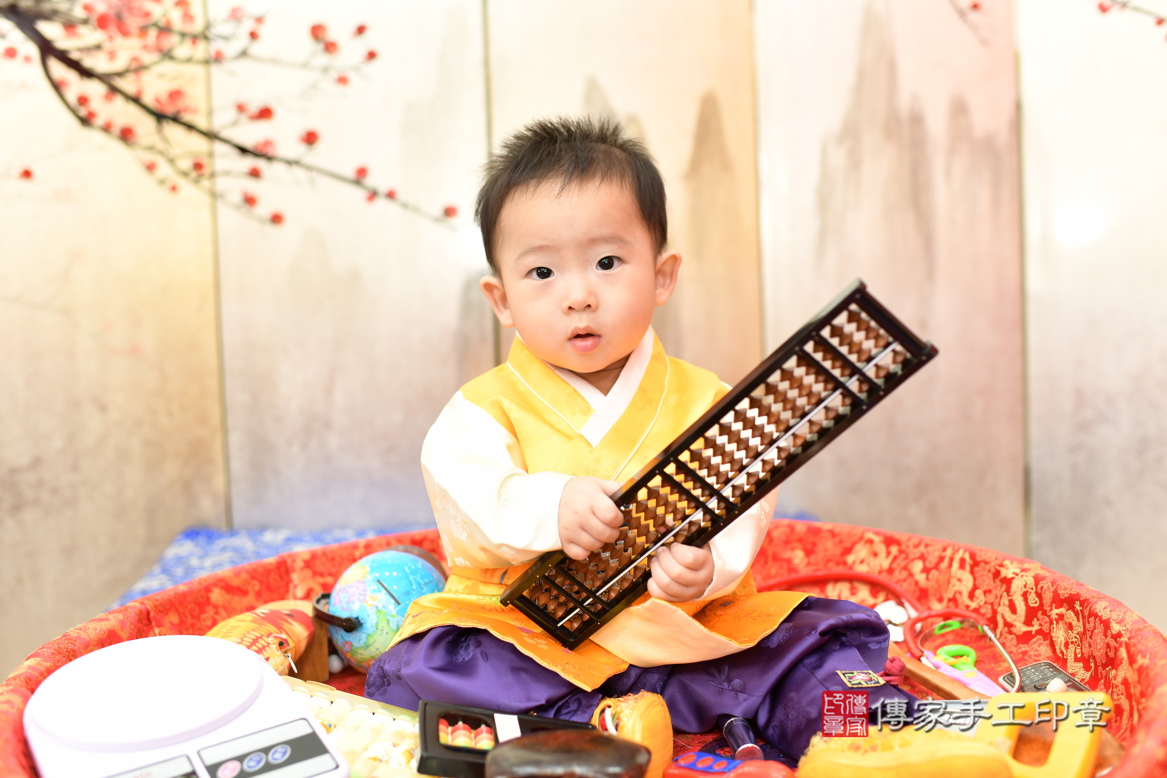 小勛寶寶抓周，小孩古裝禮服照。地點：傳家「新北店」古禮會場，照片2