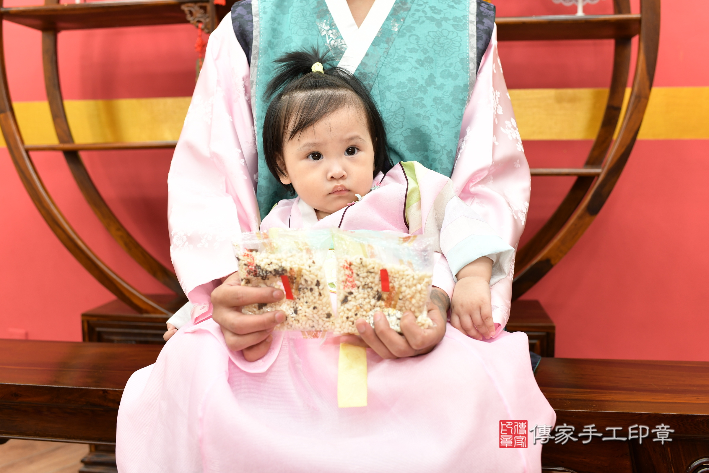 霏霏寶寶抓周，小孩古裝禮服照。地點：傳家「新北店」古禮會場，照片3