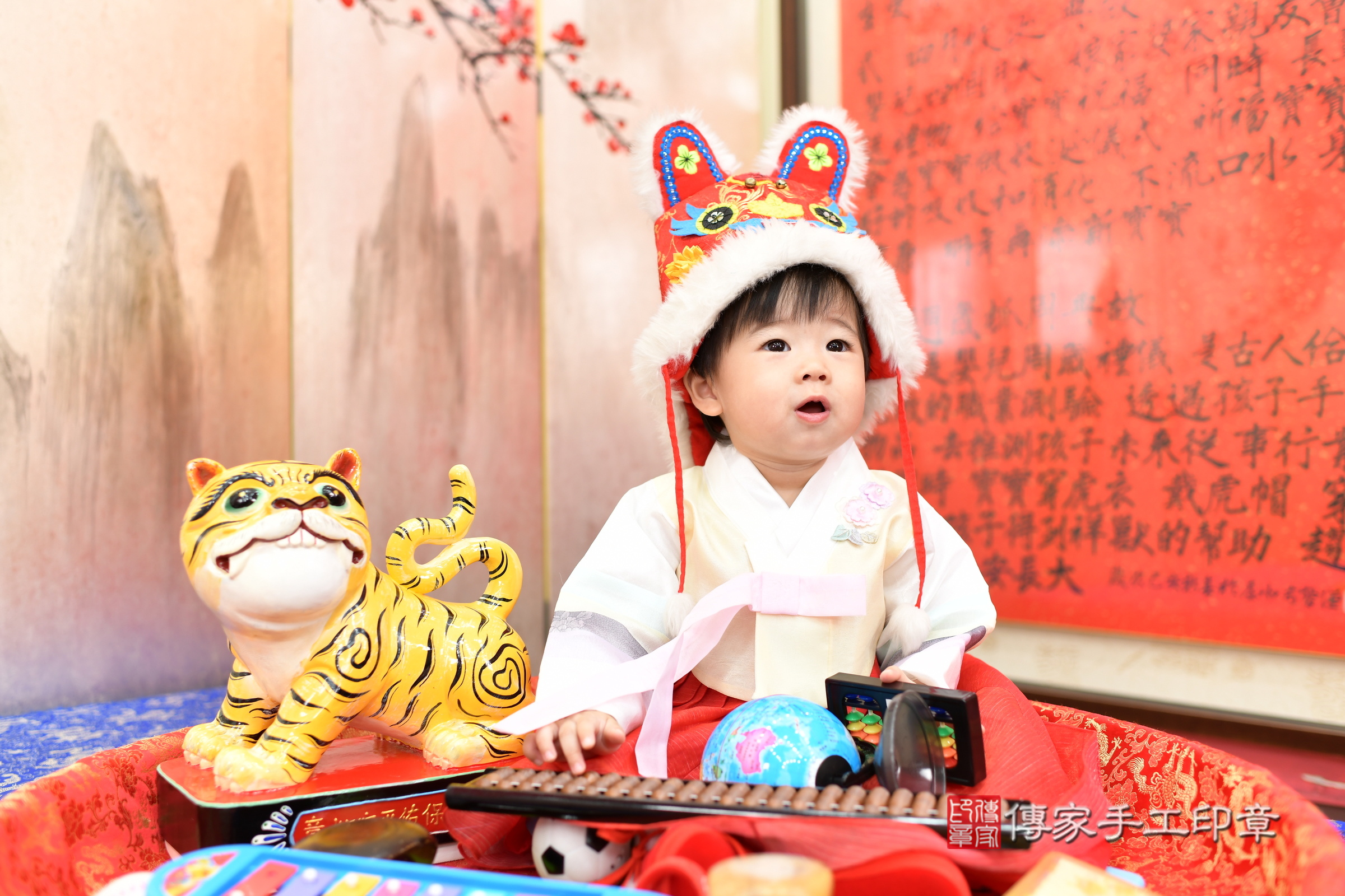 蕎蕎寶寶抓周，小孩古裝禮服照。地點：傳家「新北店」古禮會場，照片1