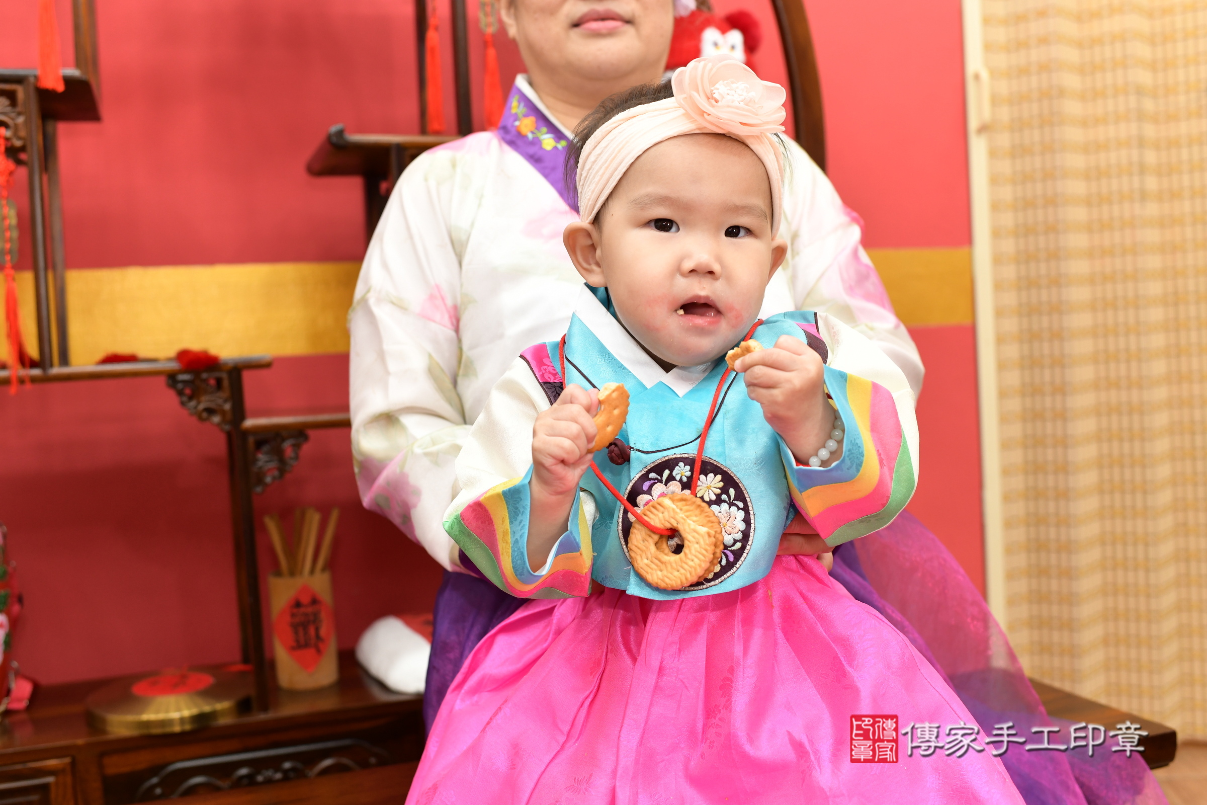 彤彤寶寶收涎，小孩古裝禮服照。地點：傳家「新北店」古禮會場，照片3