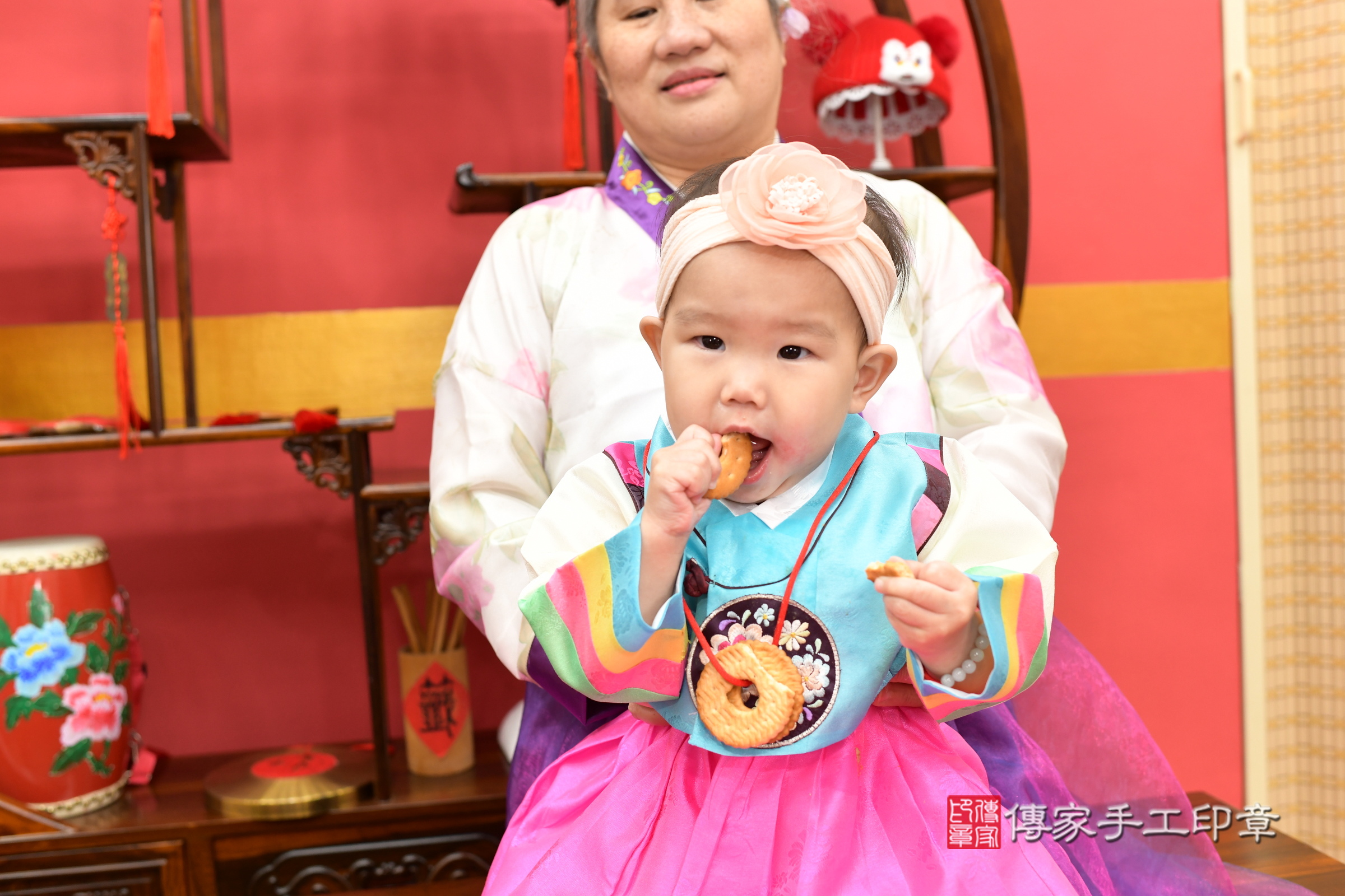 彤彤寶寶收涎，小孩古裝禮服照。地點：傳家「新北店」古禮會場，照片4