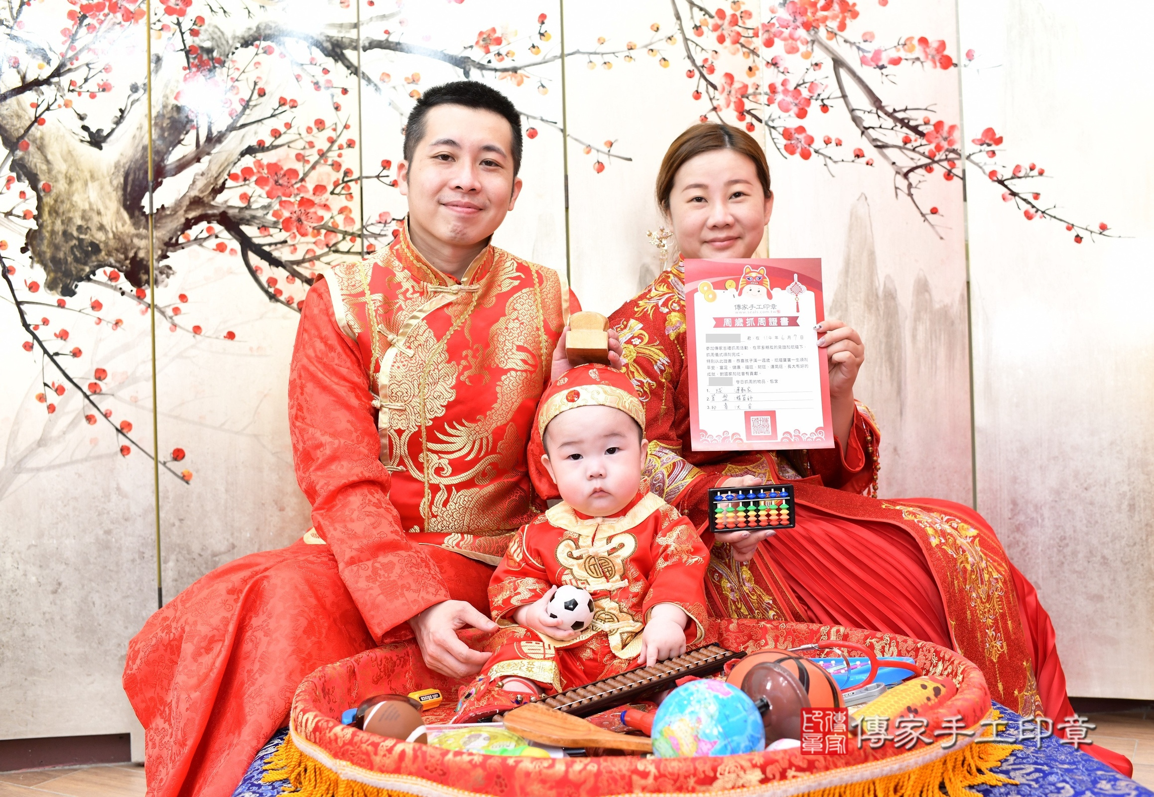 小言寶寶抓周，成人與小孩古裝禮服照。地點：傳家「新北店」古禮會場，照片2