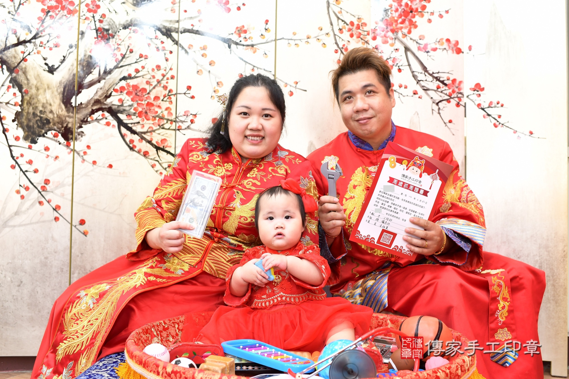 小禔寶寶抓周，成人與小孩古裝禮服照。地點：傳家「新北店」古禮會場，照片3