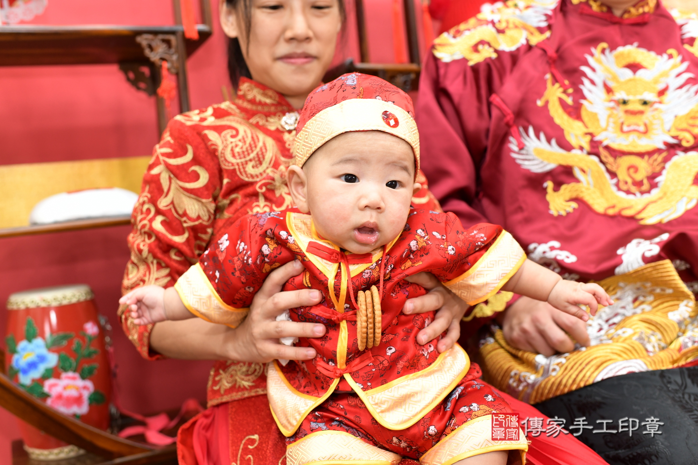 小辰寶寶收涎，小孩古裝禮服照。地點：傳家「新北店」古禮會場，照片4