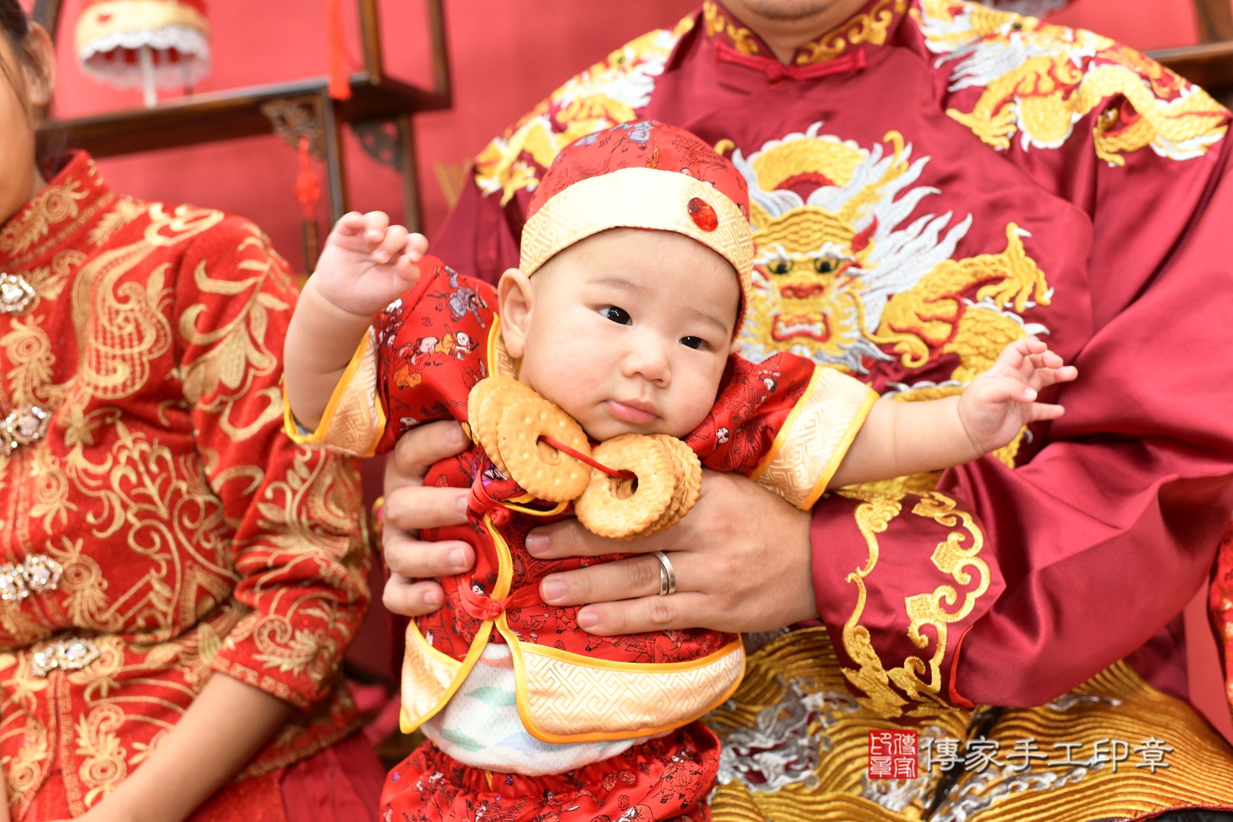 小辰寶寶收涎，小孩古裝禮服照。地點：傳家「新北店」古禮會場，照片3