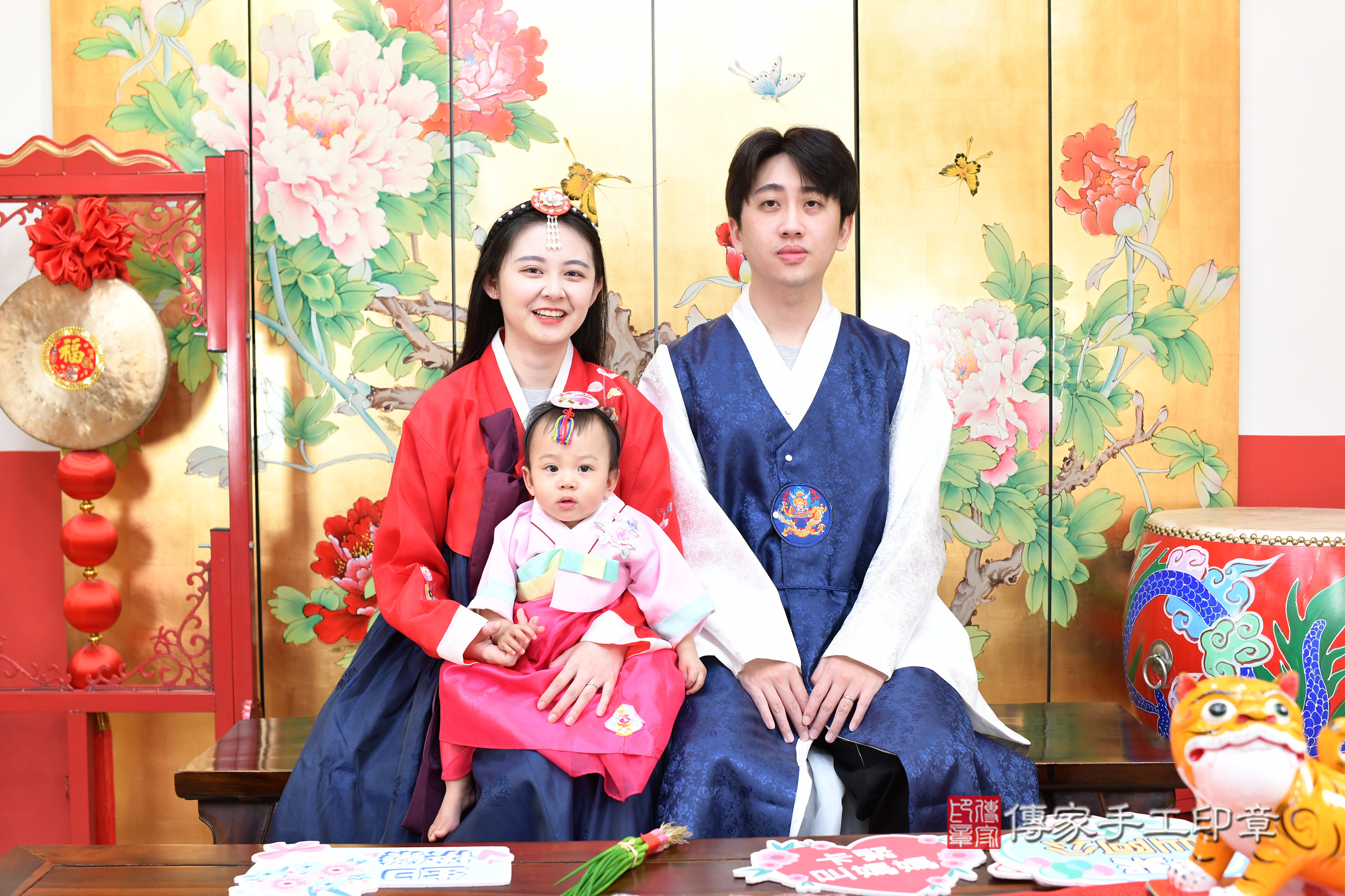 妘妘寶寶抓周，成人與小孩古裝禮服照。地點：傳家「台北店」古禮會場，照片3
