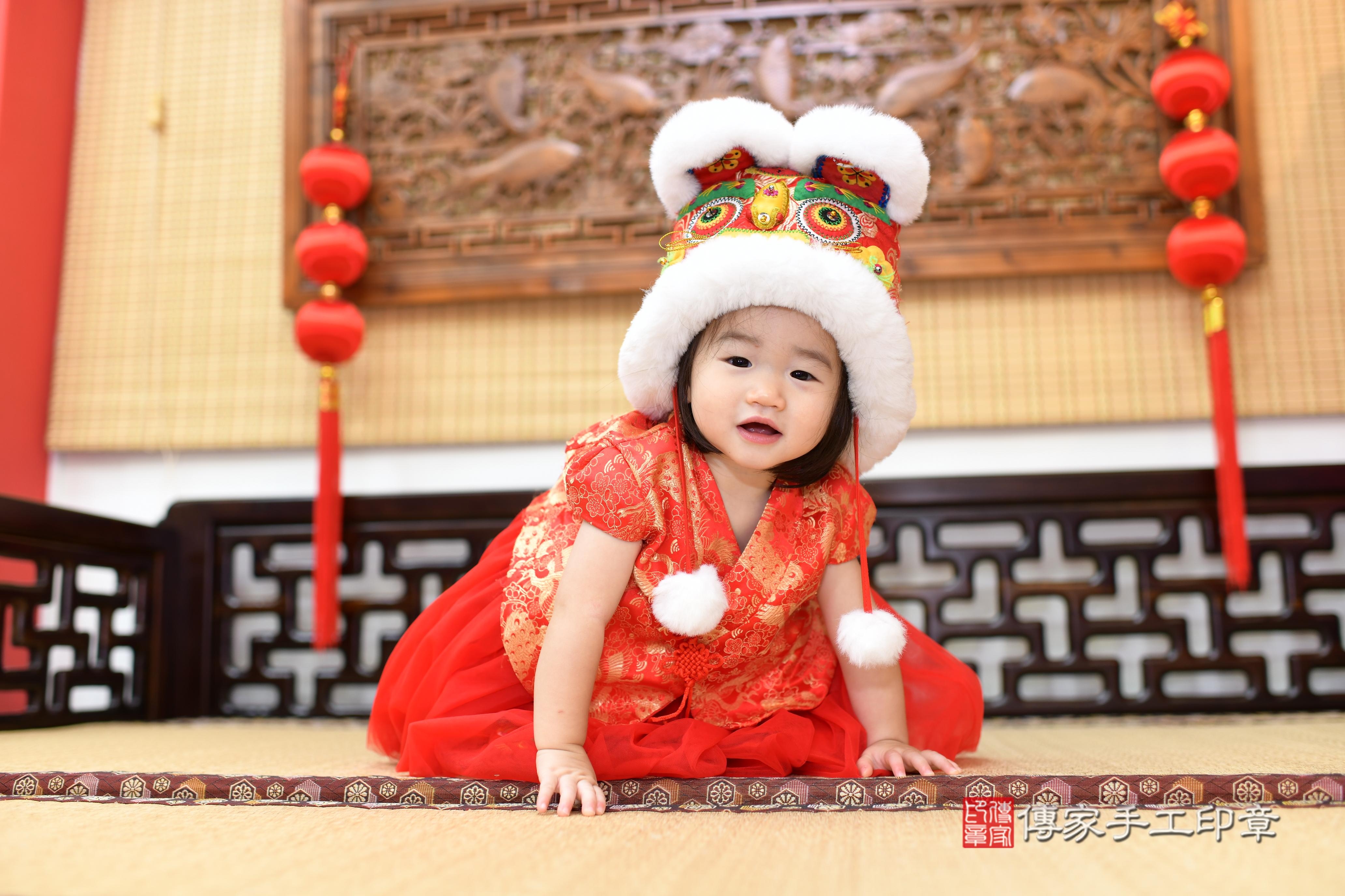 妍妍寶貝抓周，小孩古裝禮服照。地點：傳家「台南店」古禮會場