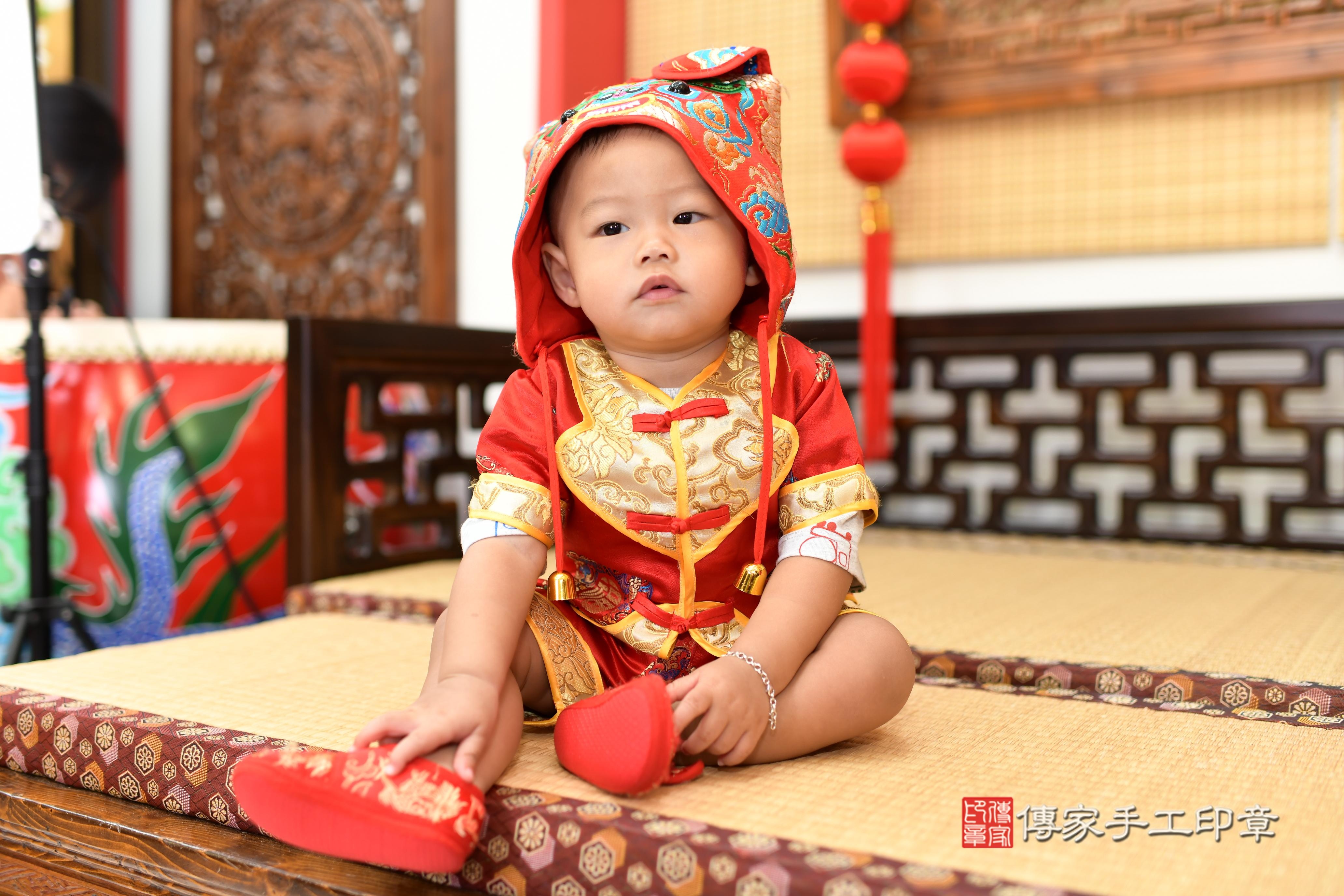 旭旭寶貝抓周，小孩古裝禮服照。地點：傳家「台南店」古禮會場