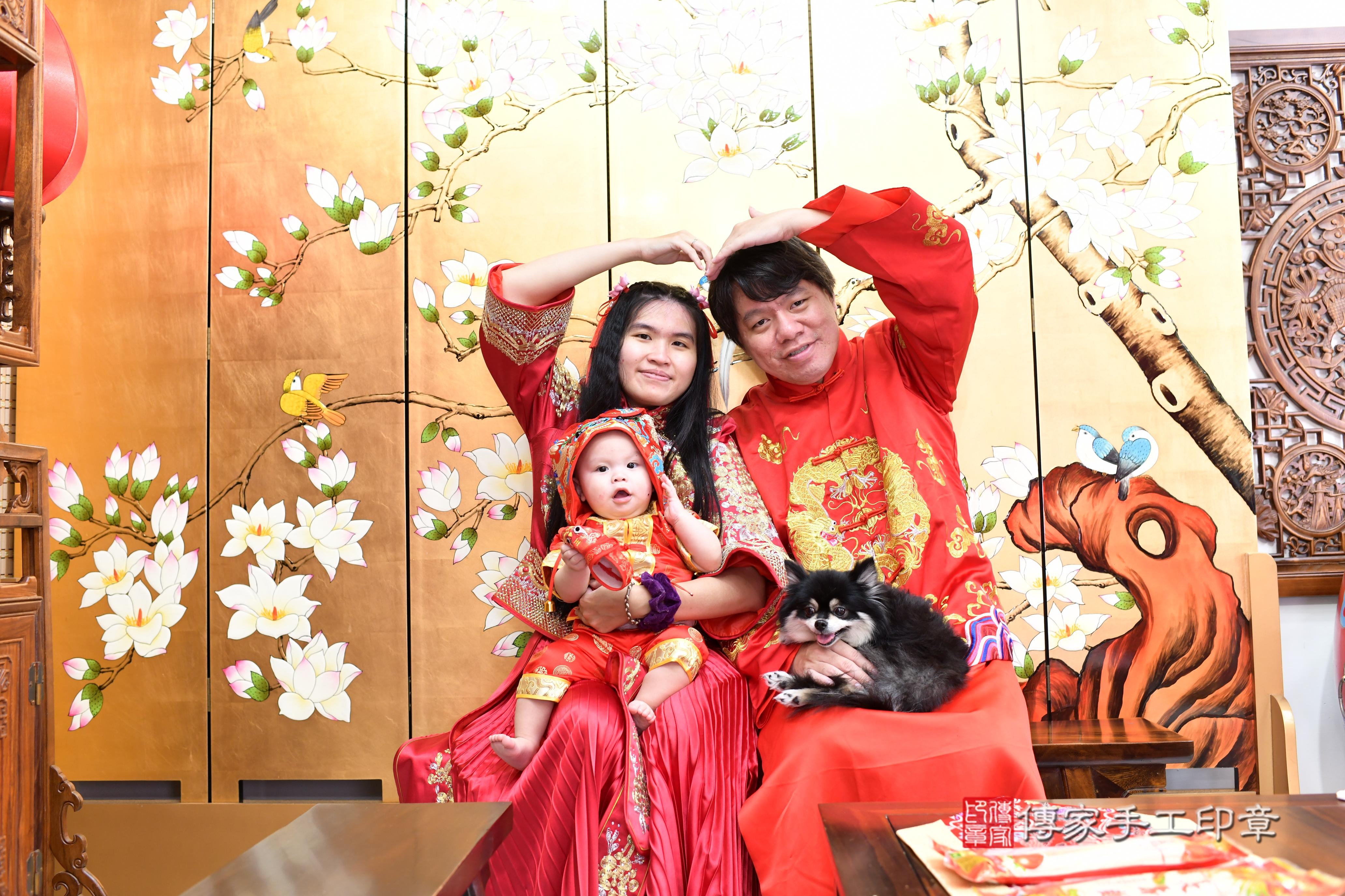 熙熙寶貝抓周，成人與小孩古裝禮服照。地點：傳家「台南店」古禮會場