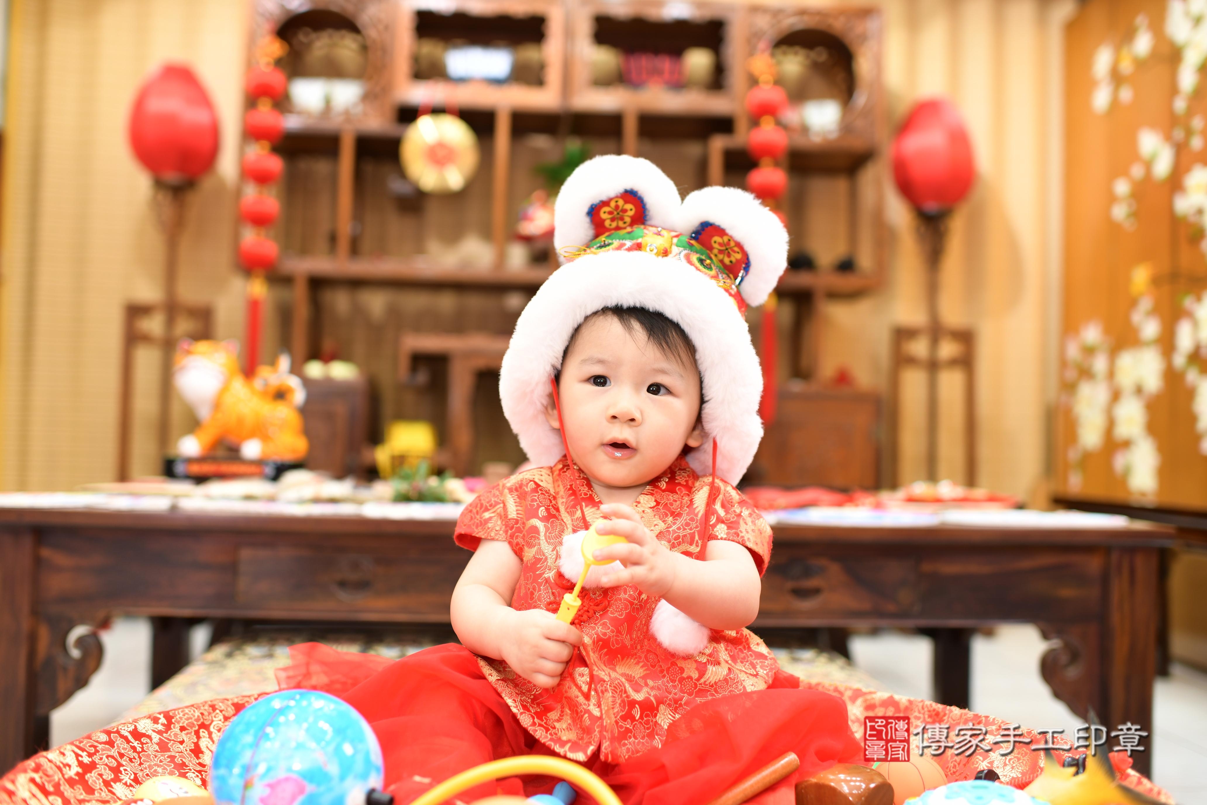 小語寶貝抓周，小孩古裝禮服照。地點：傳家「台南店」古禮會場