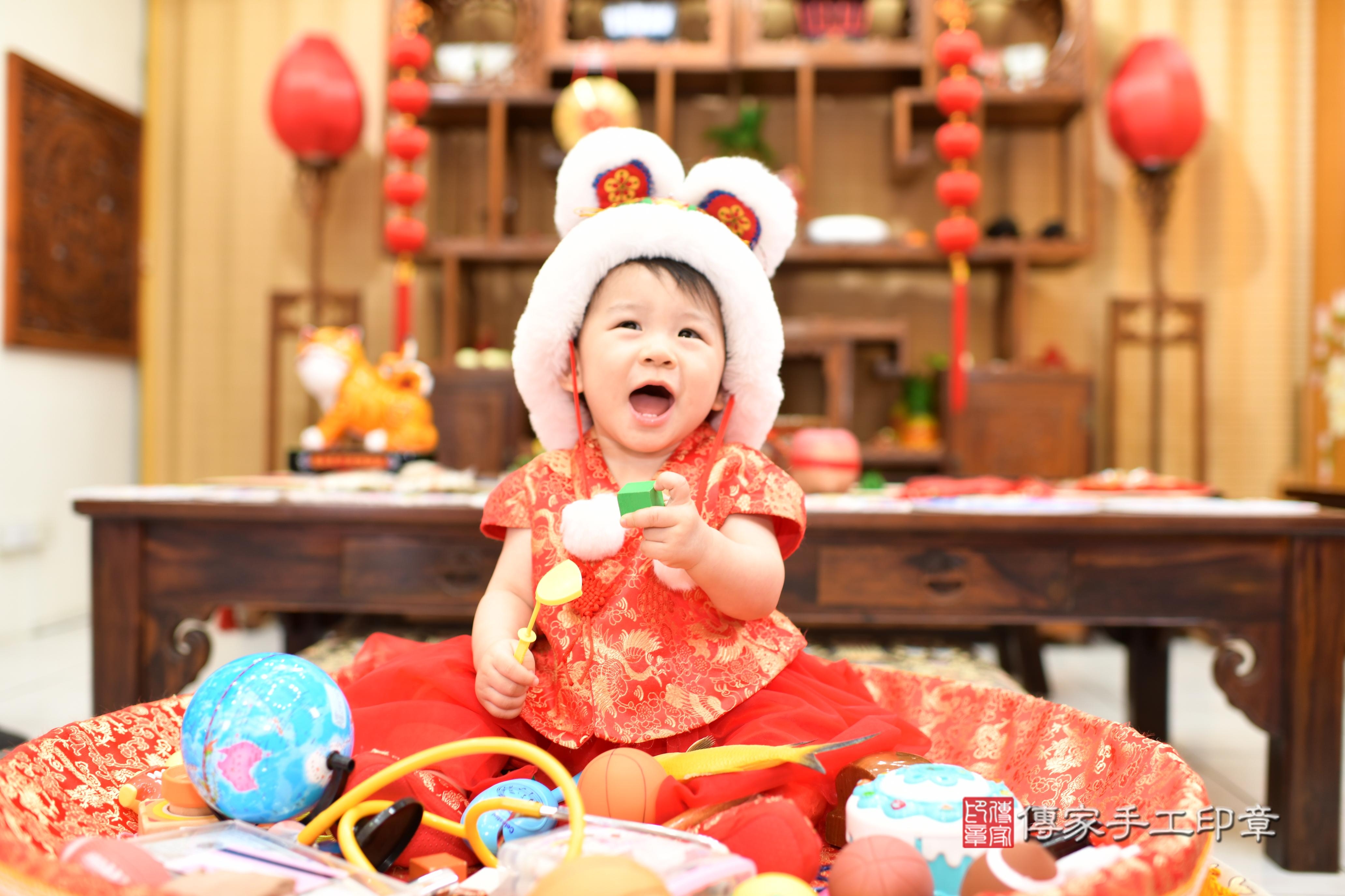 小語寶貝抓周，小孩古裝禮服照。地點：傳家「台南店」古禮會場
