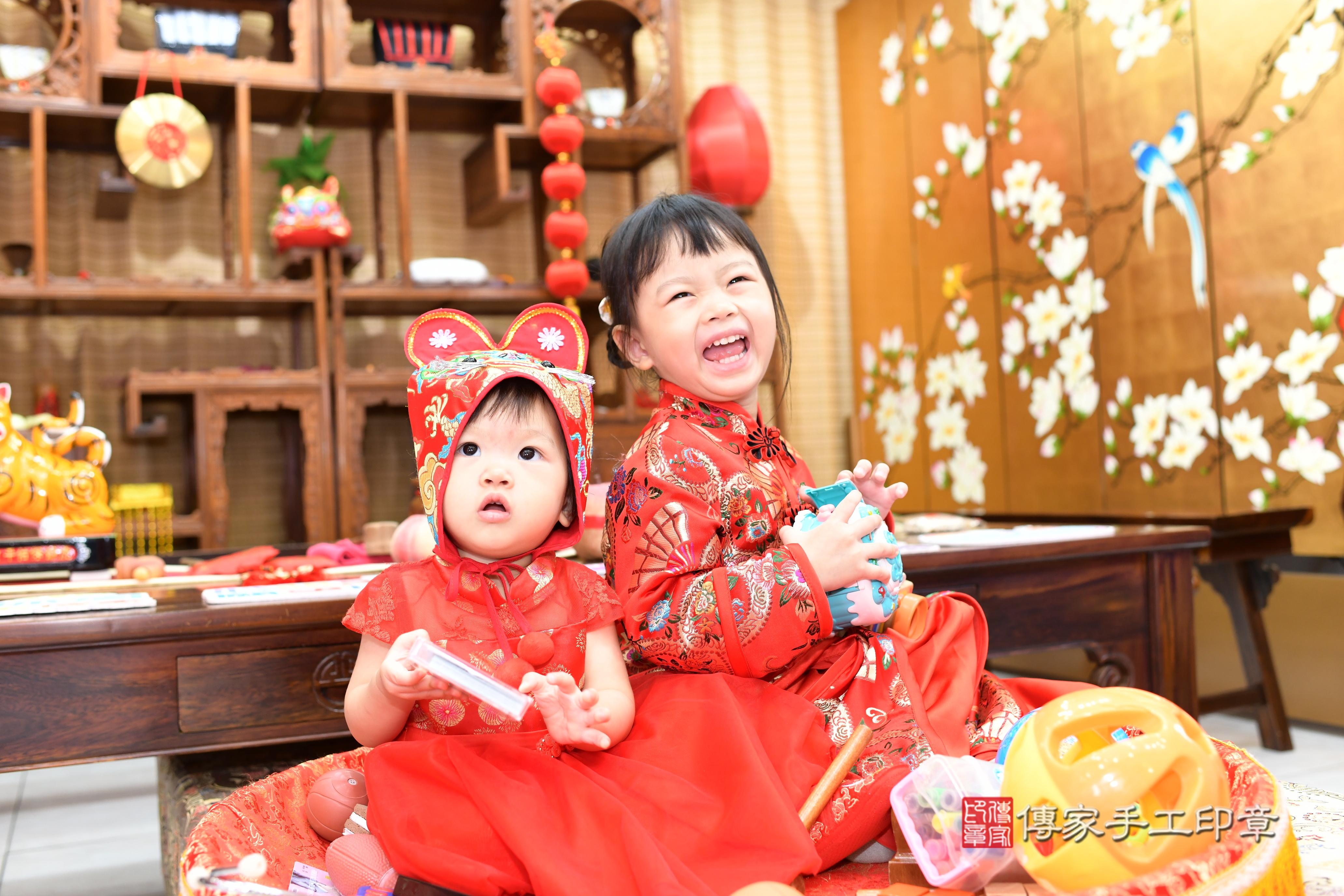 琁琁寶貝抓周，小孩古裝禮服照。地點：傳家「台南店」古禮會場