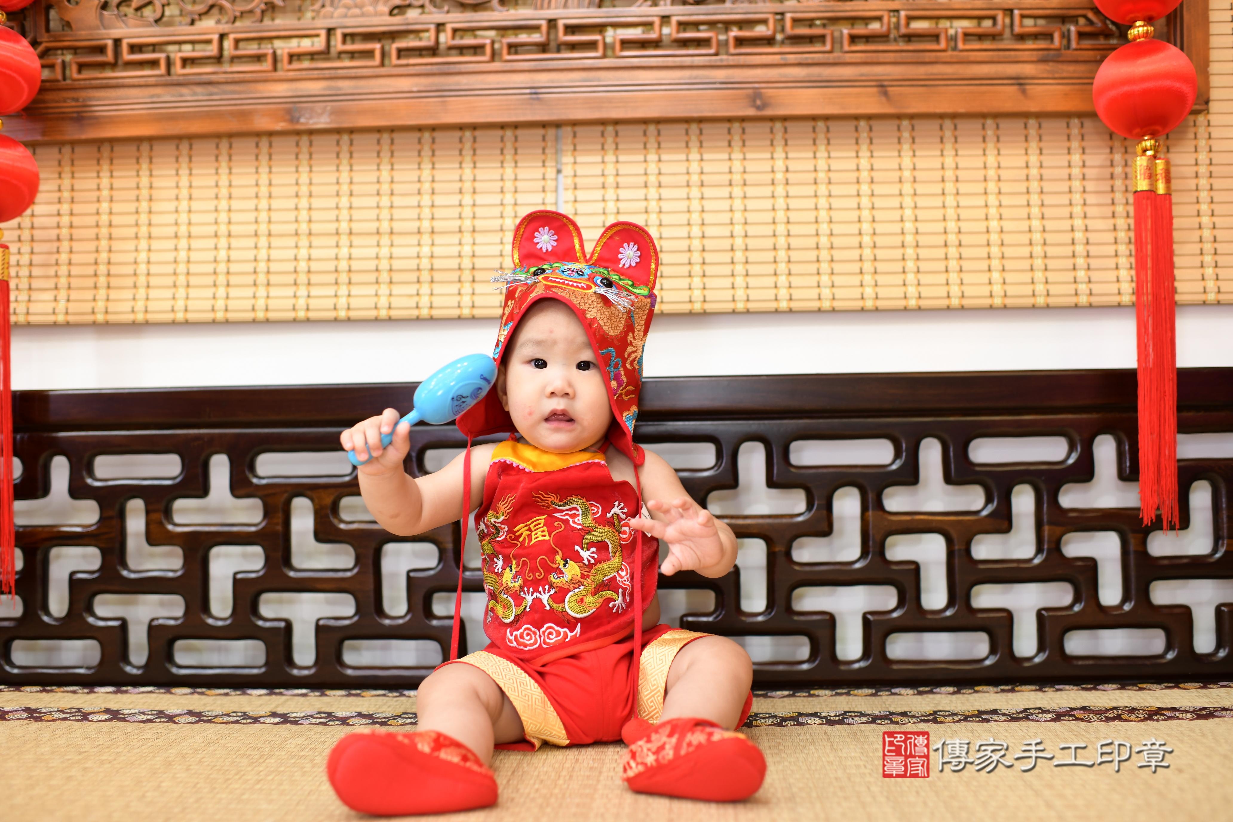 愷愷寶貝抓周，小孩古裝禮服照。地點：傳家「台南店」古禮會場