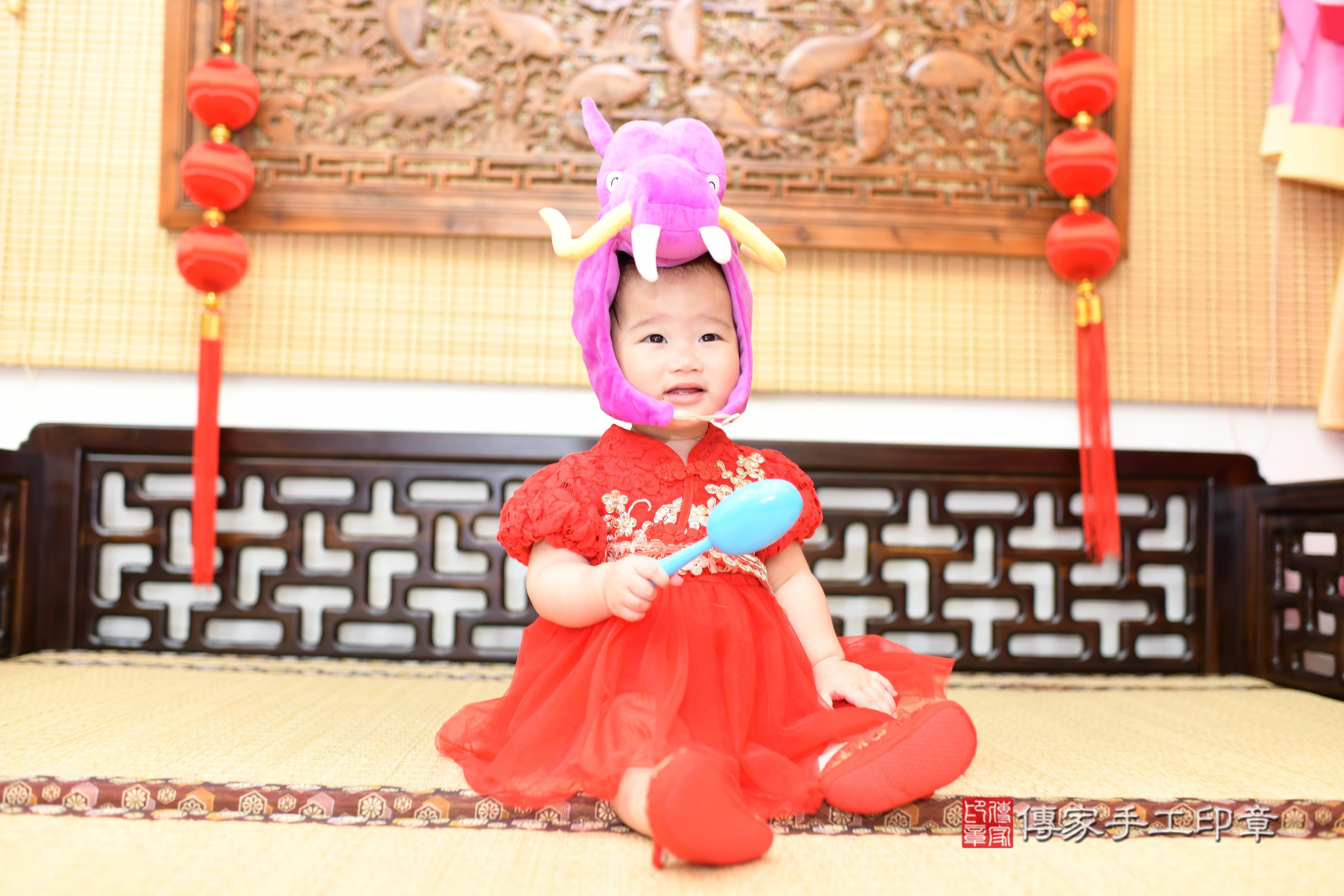 宣宣寶貝抓周，小孩古裝禮服照。地點：傳家「台南店」古禮會場