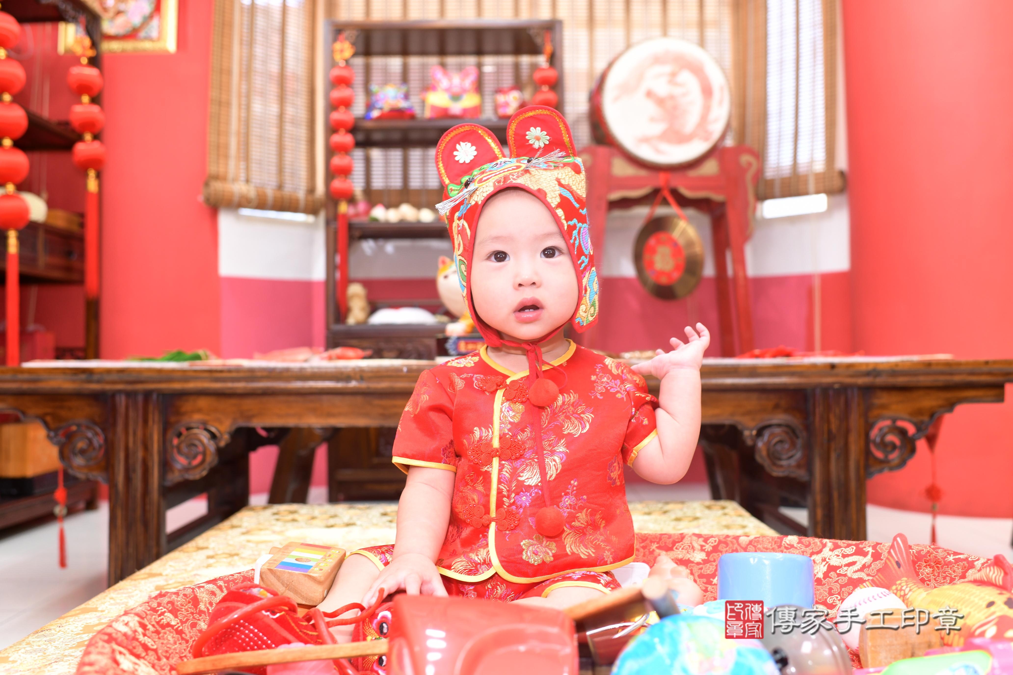 昊昊寶貝抓周，小孩古裝禮服照。地點：傳家「高雄店」古禮會場