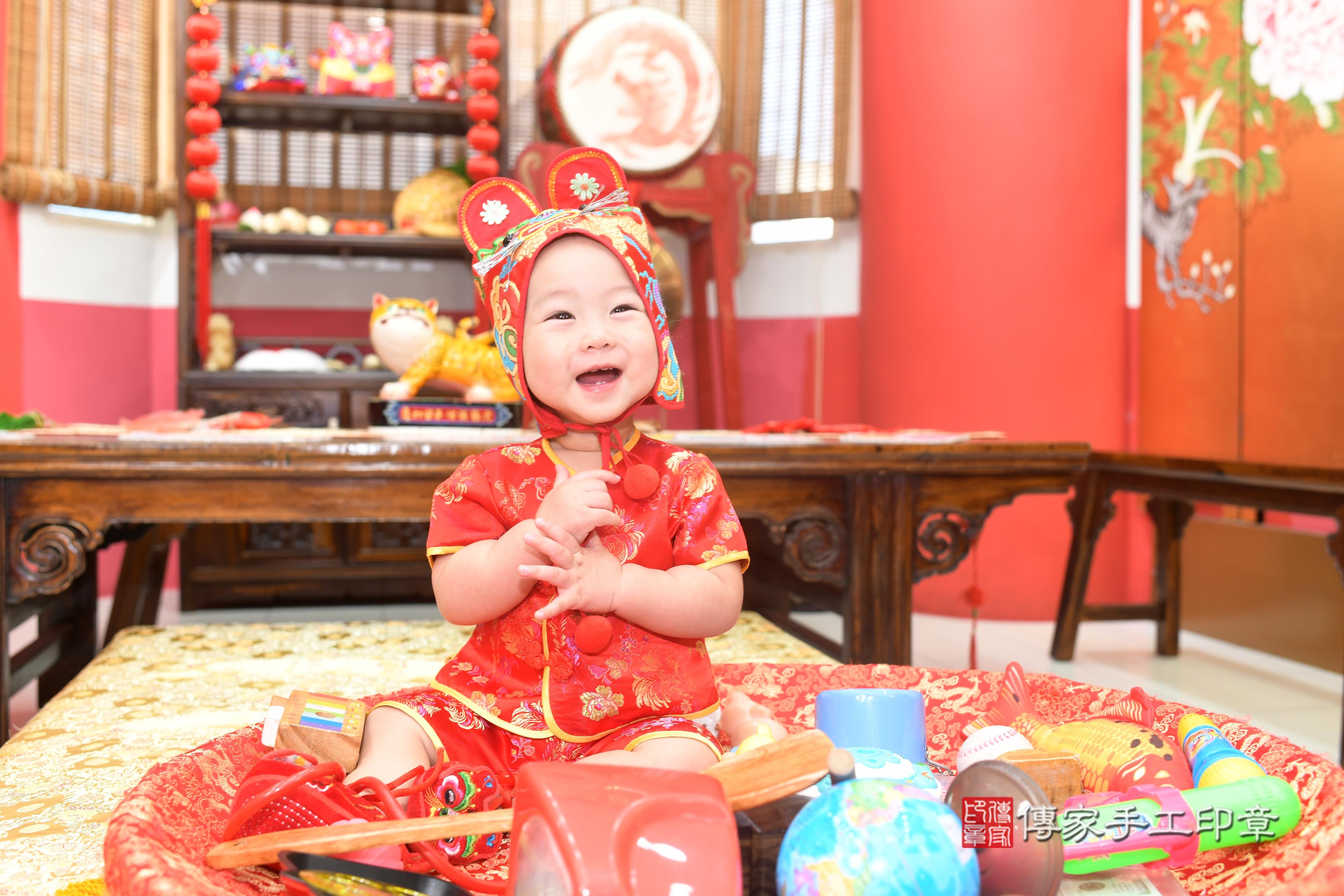 昊昊寶貝抓周，小孩古裝禮服照。地點：傳家「高雄店」古禮會場