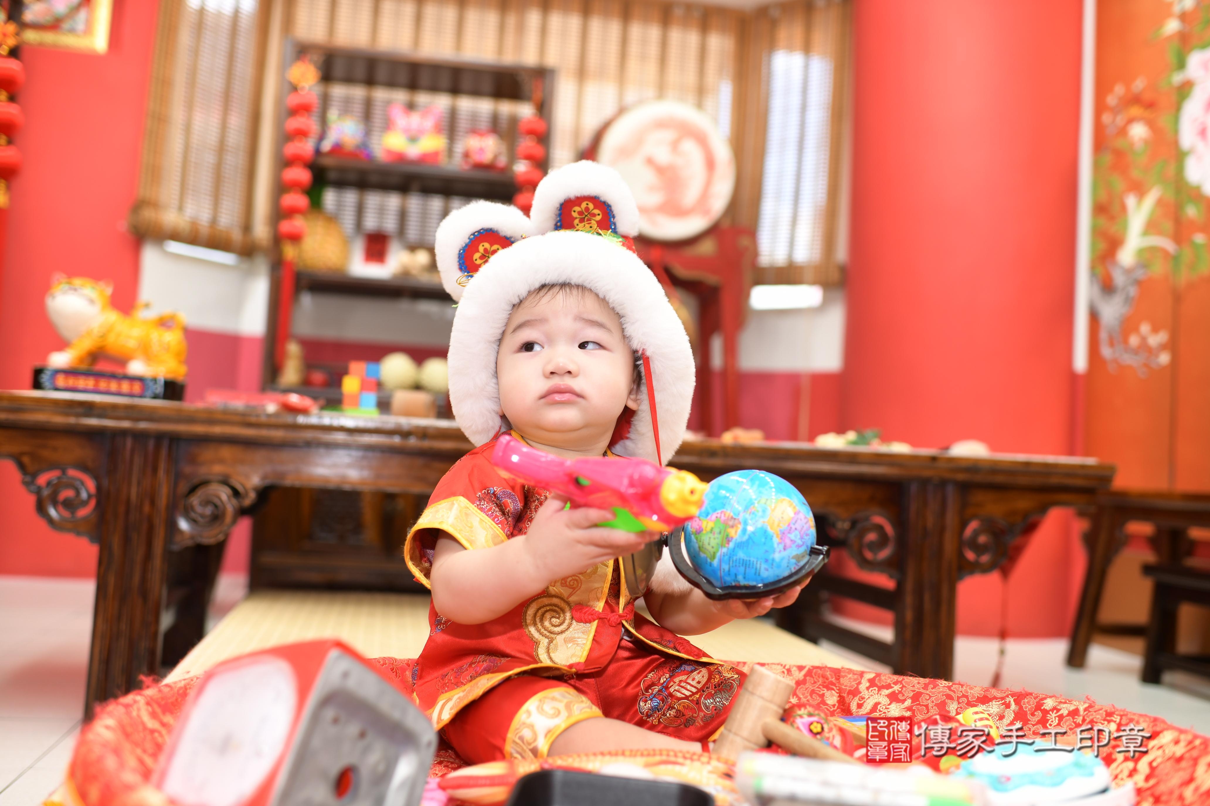 迪迪寶貝抓周，小孩古裝禮服照。地點：傳家「高雄店」古禮會場