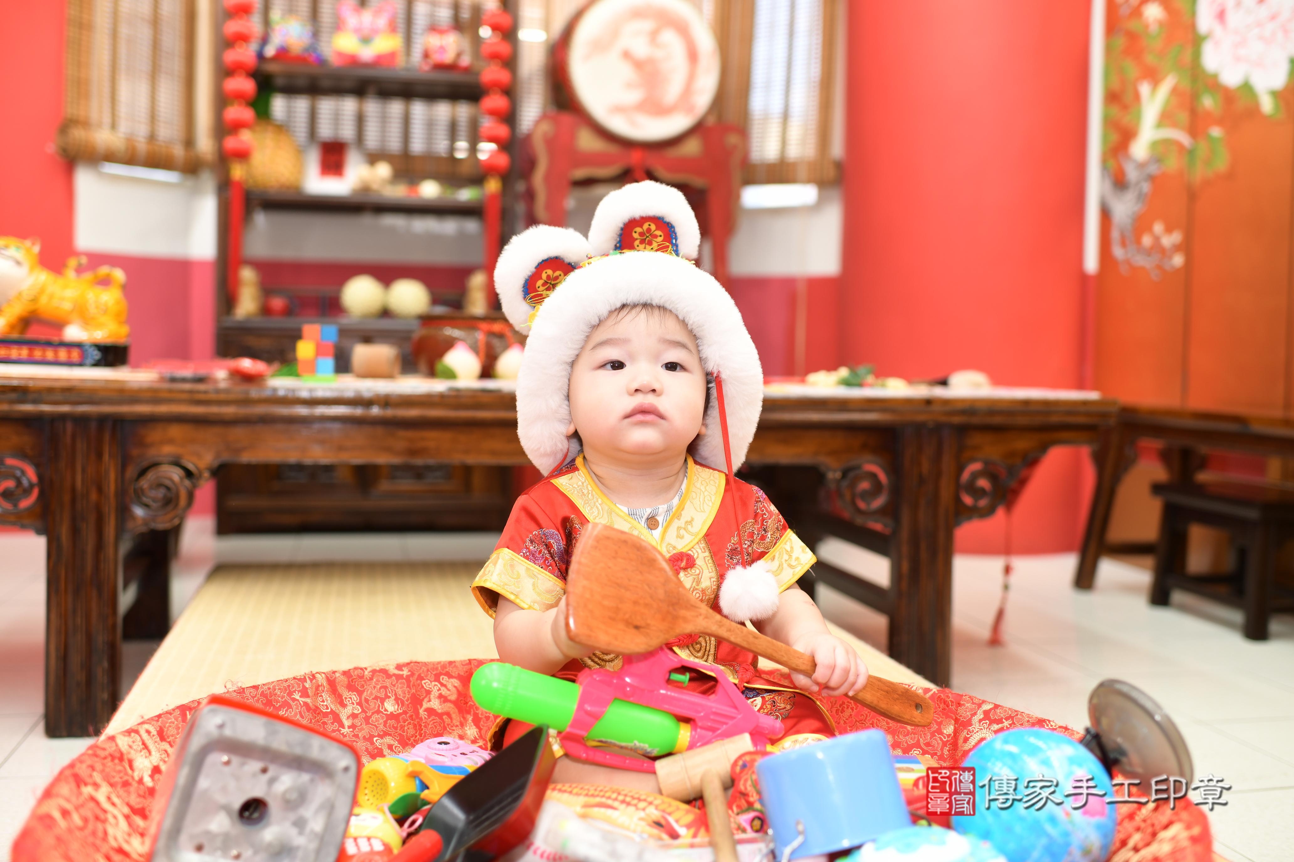 迪迪寶貝抓周，小孩古裝禮服照。地點：傳家「高雄店」古禮會場