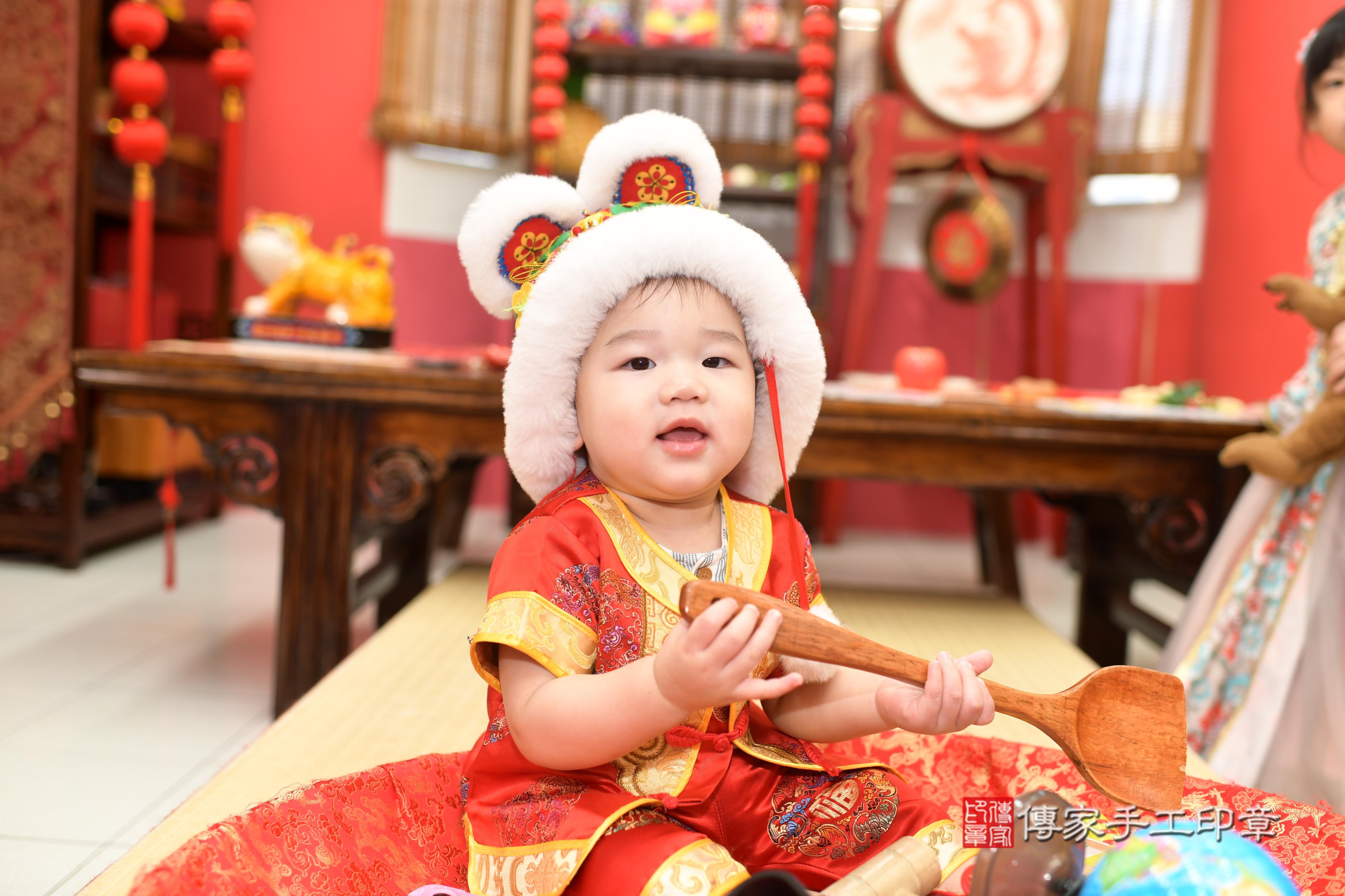 迪迪寶貝抓周，小孩古裝禮服照。地點：傳家「高雄店」古禮會場